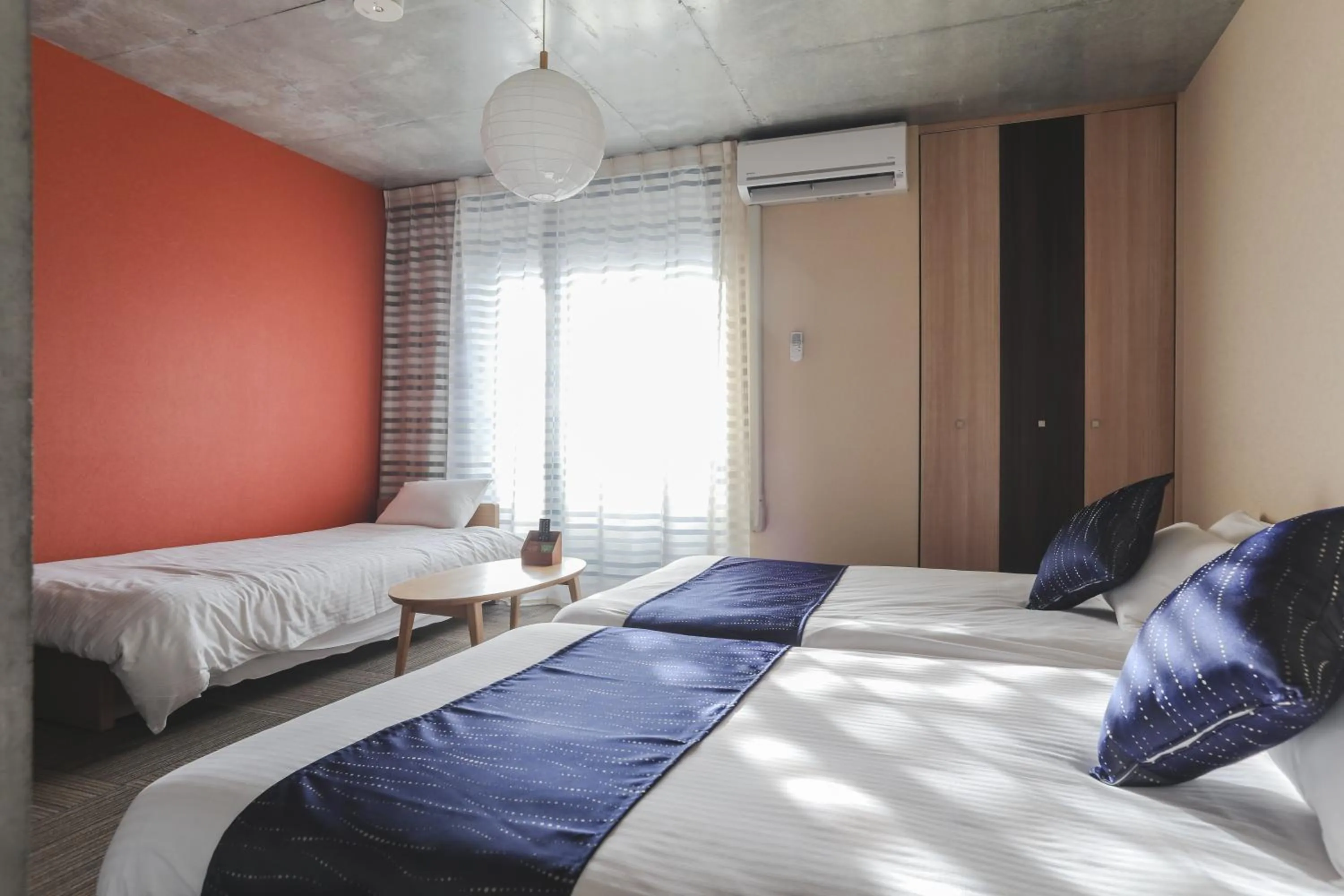 Photo of the whole room, Bed in Naganoya