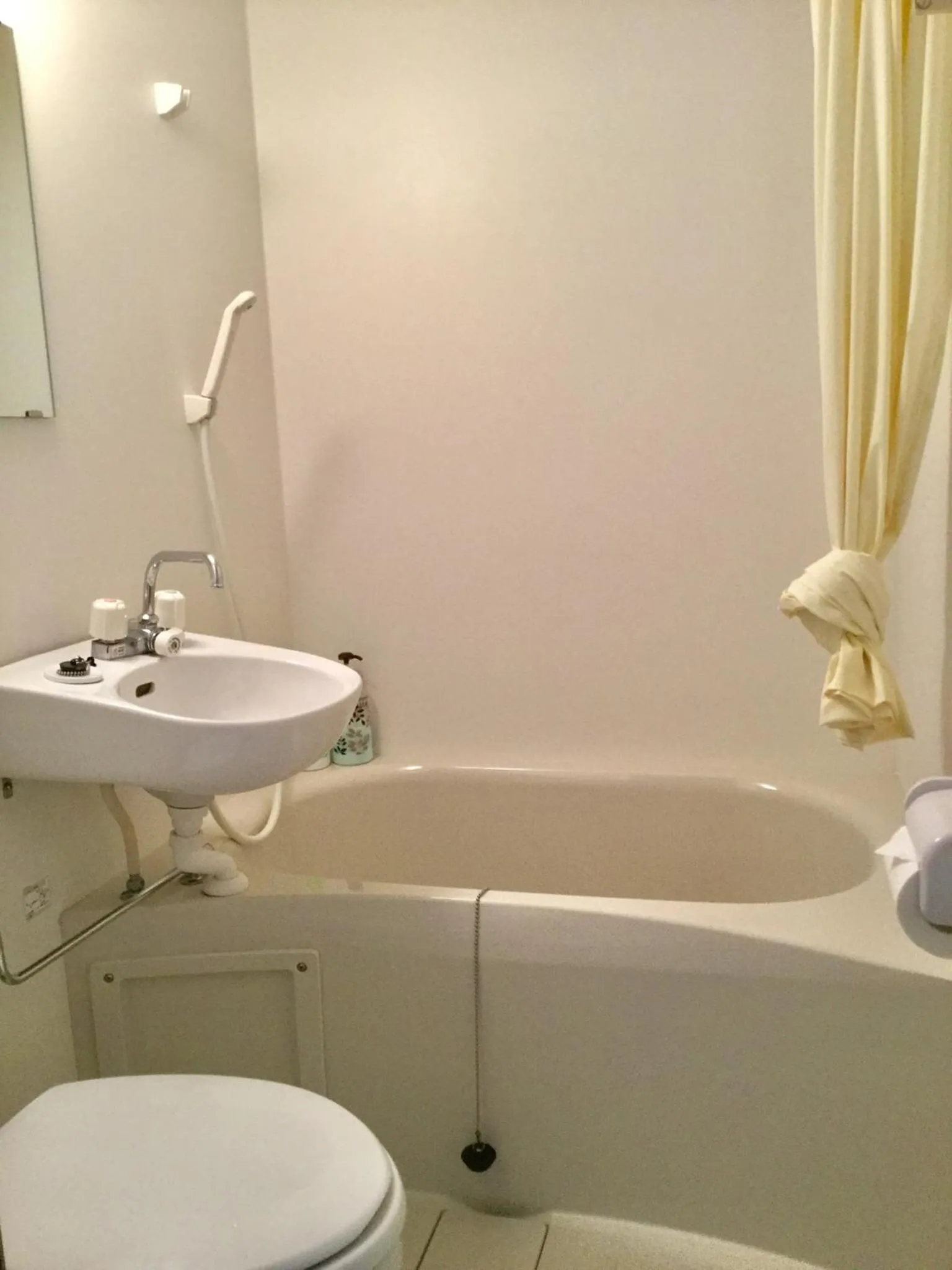 Shower in Keimei Guest House