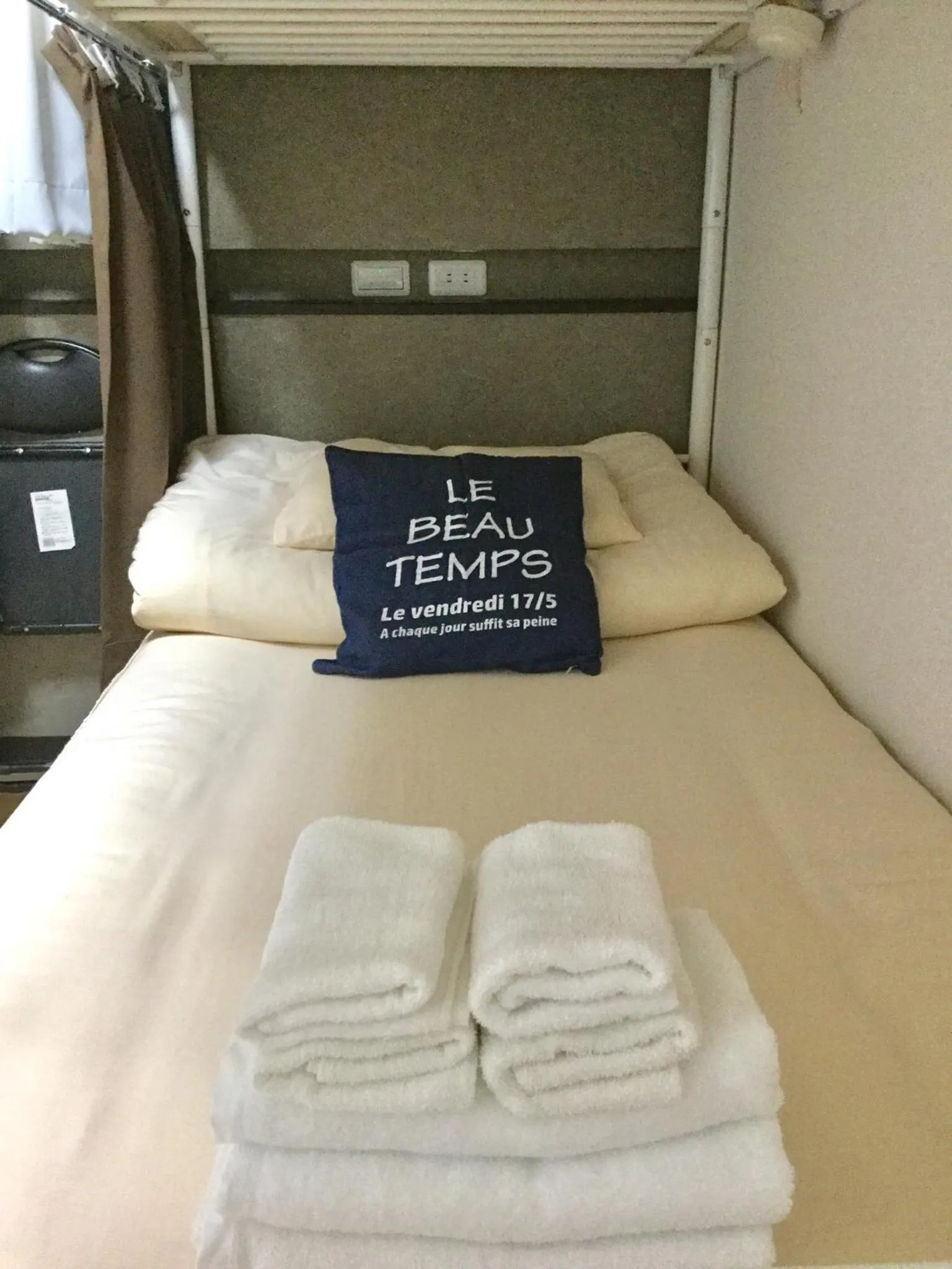 bunk bed, Bed in Keimei Guest House