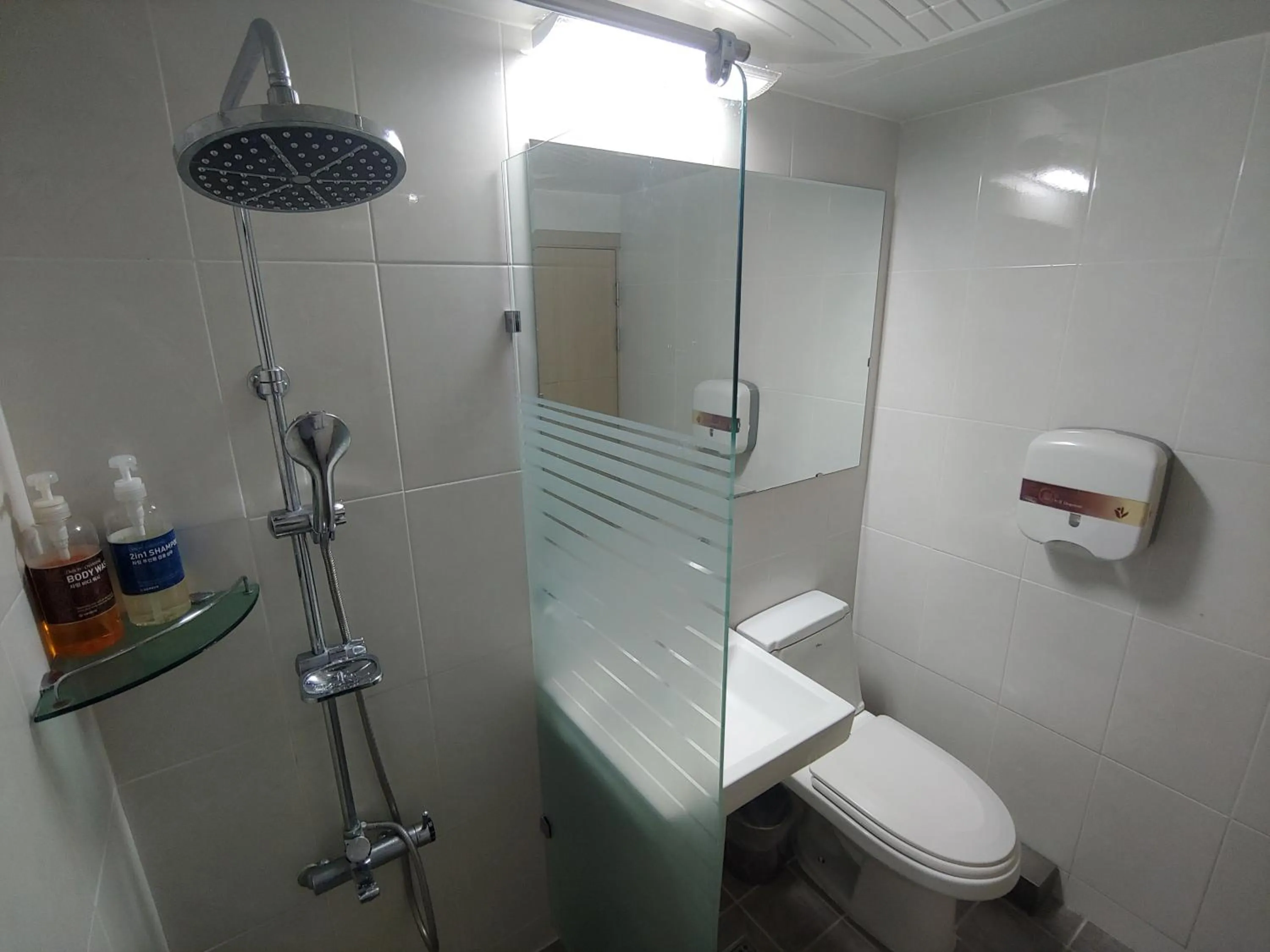 Toilet in Gallery Hotel BnB