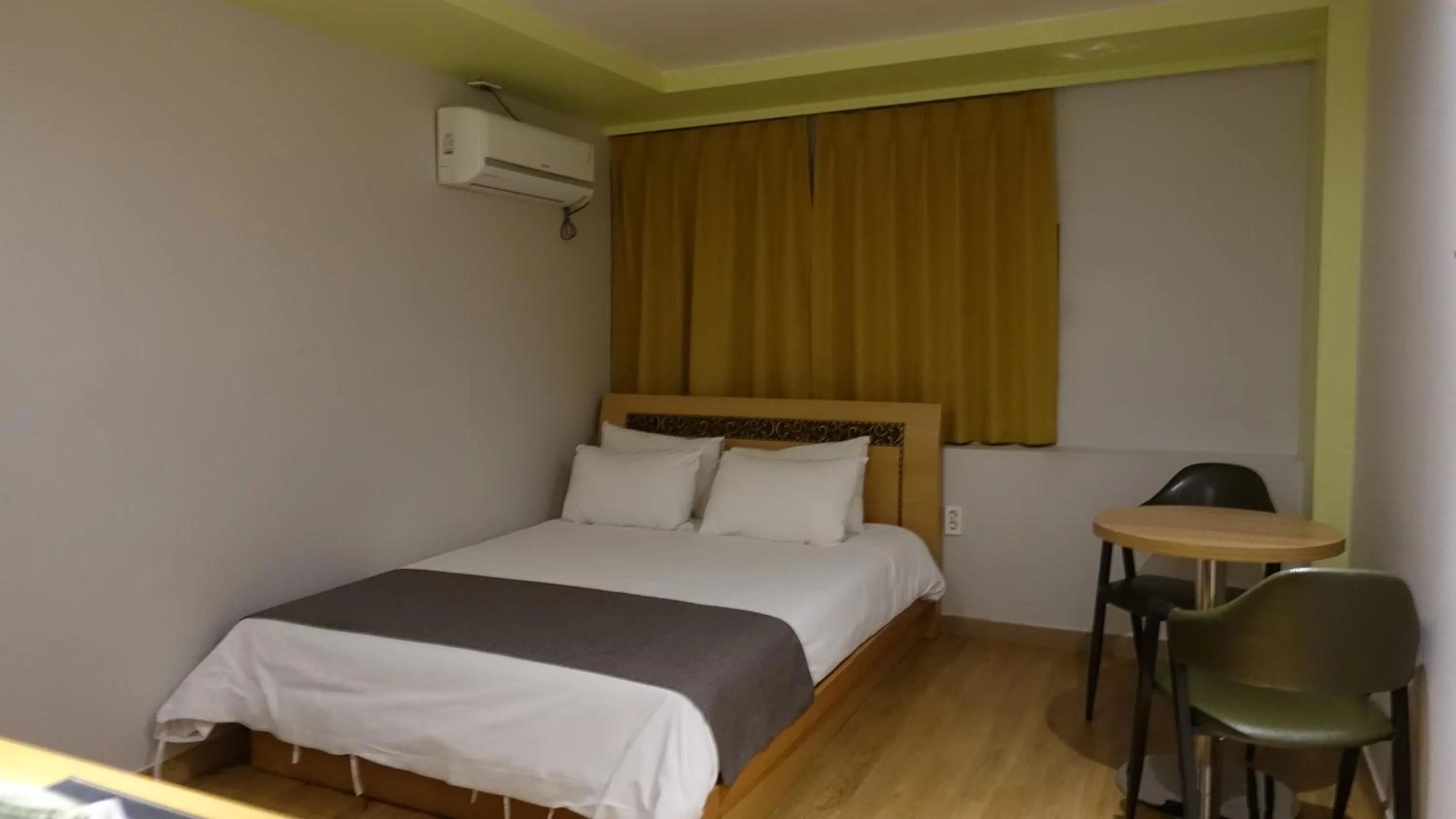 Photo of the whole room in Gallery Hotel BnB