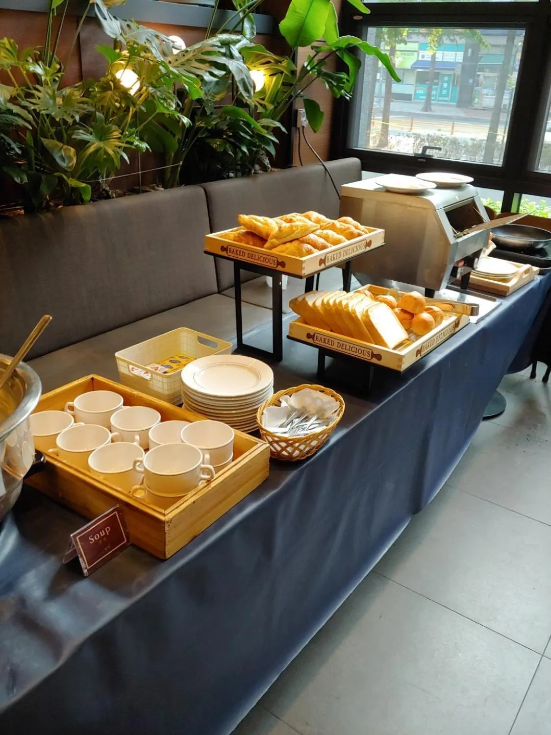 Restaurant/places to eat in Hotel Icc