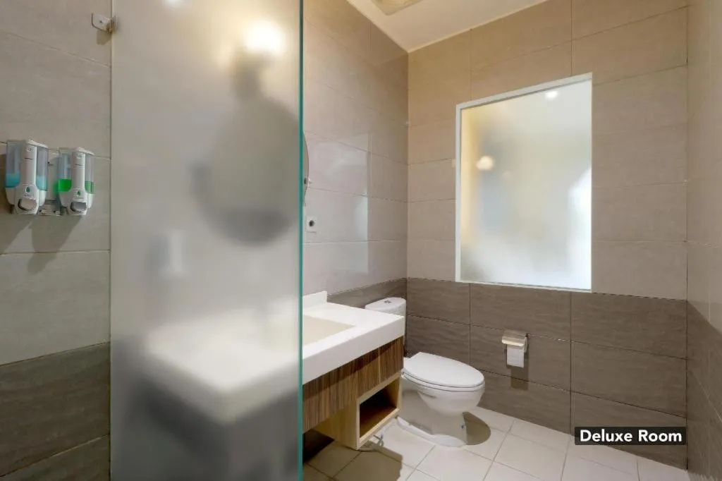 Shower in Mutiara Suites