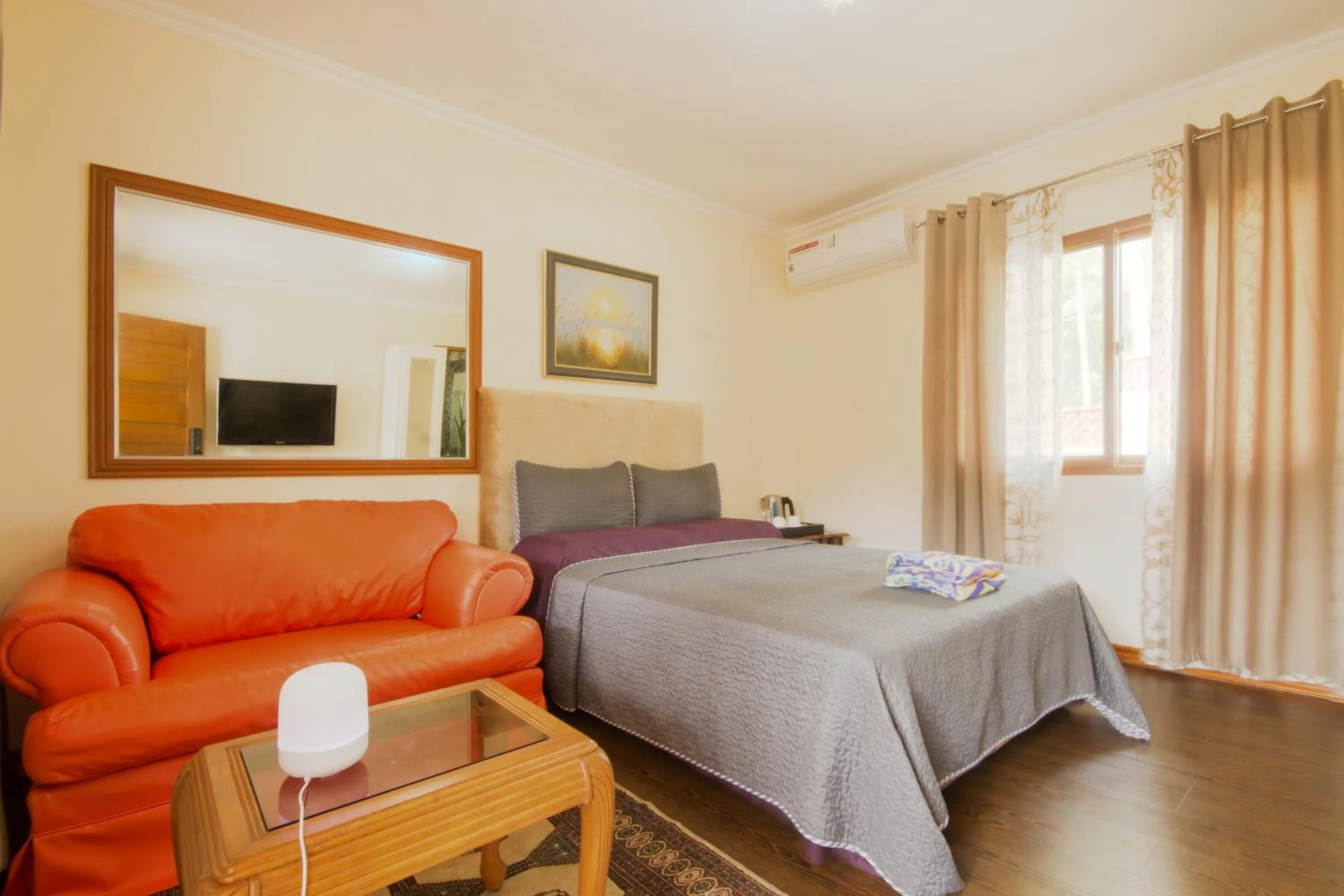 Bed in Foxy's Beach Resort