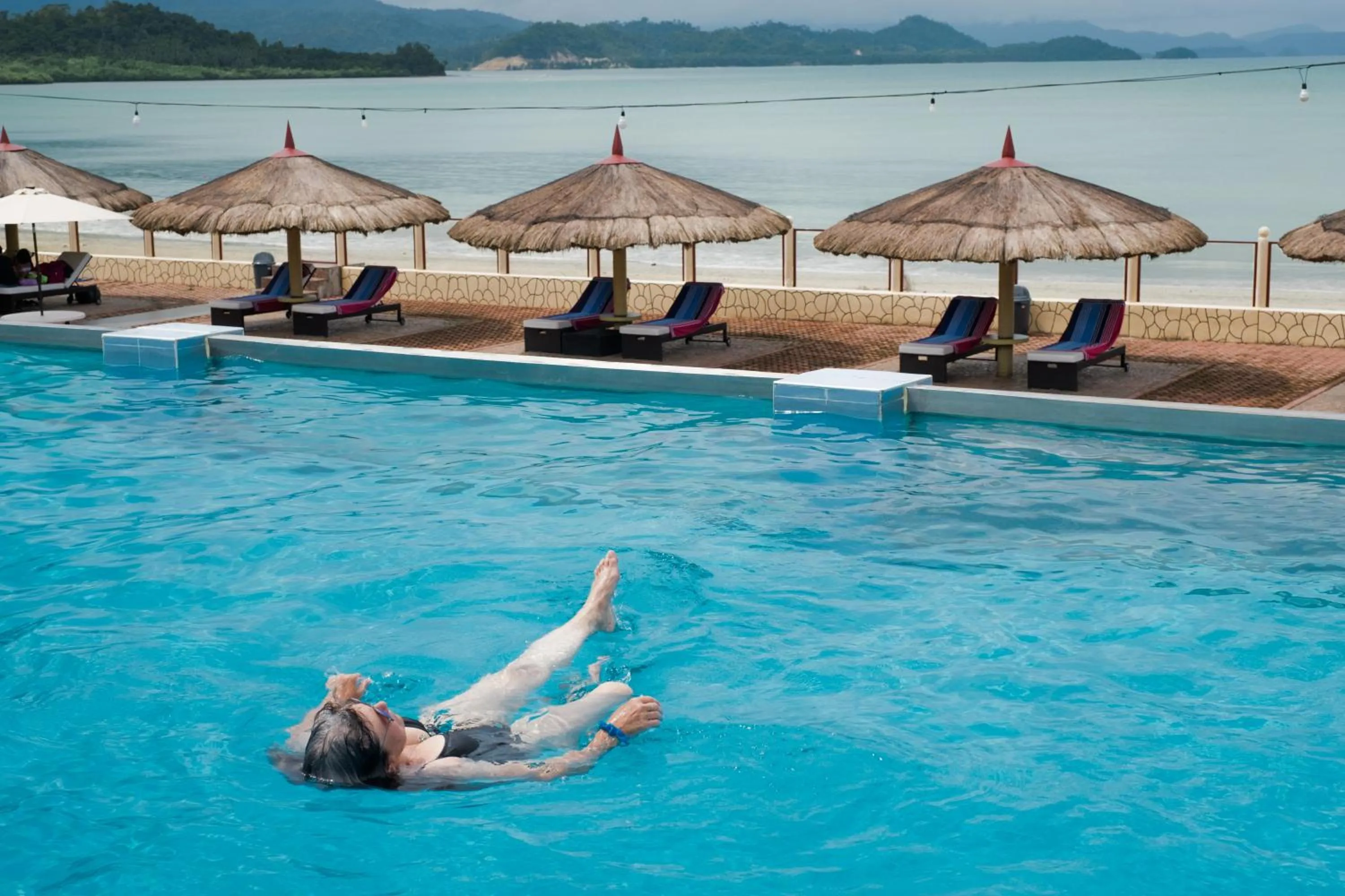  in Foxy's Beach Resort