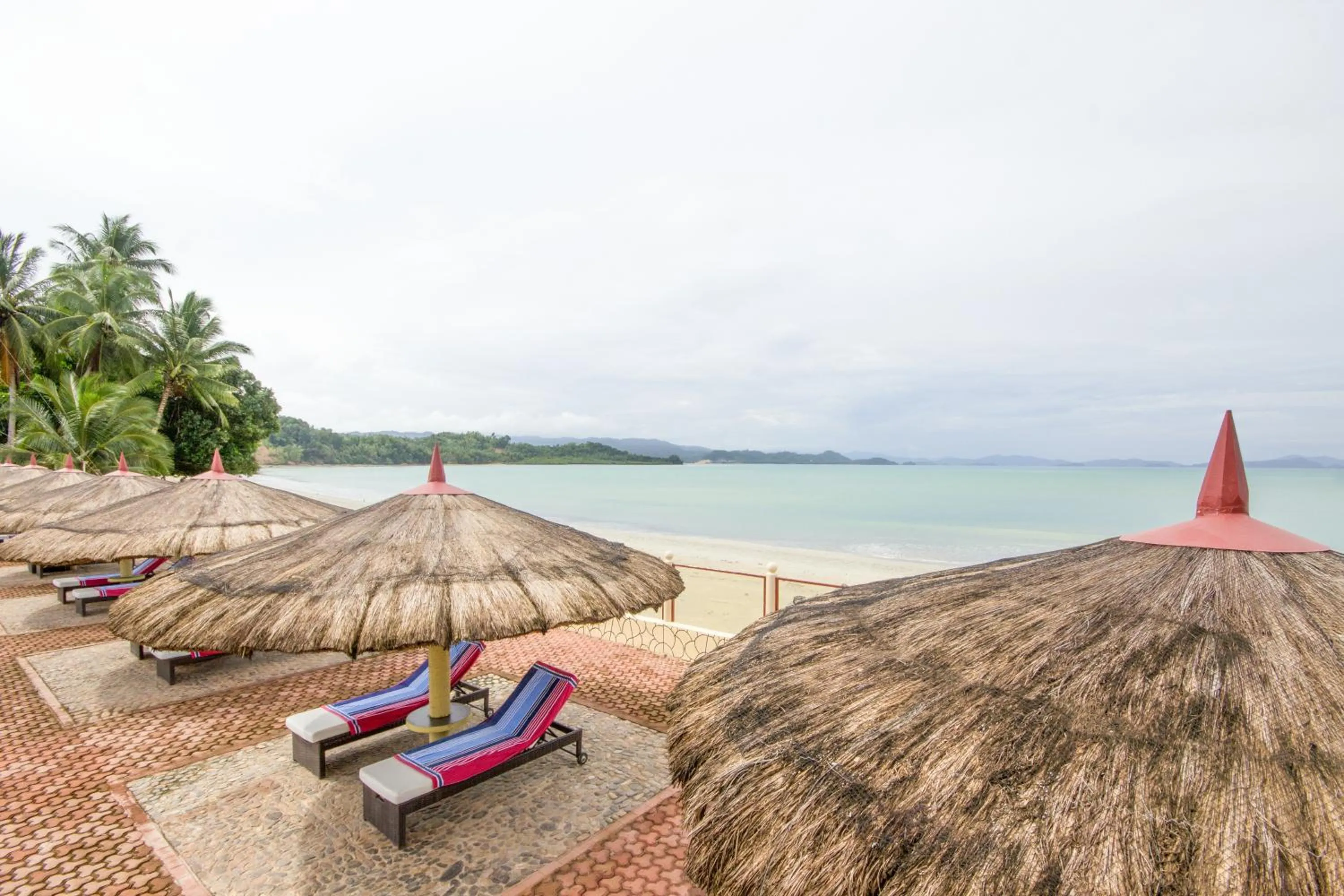 Beach in Foxy's Beach Resort