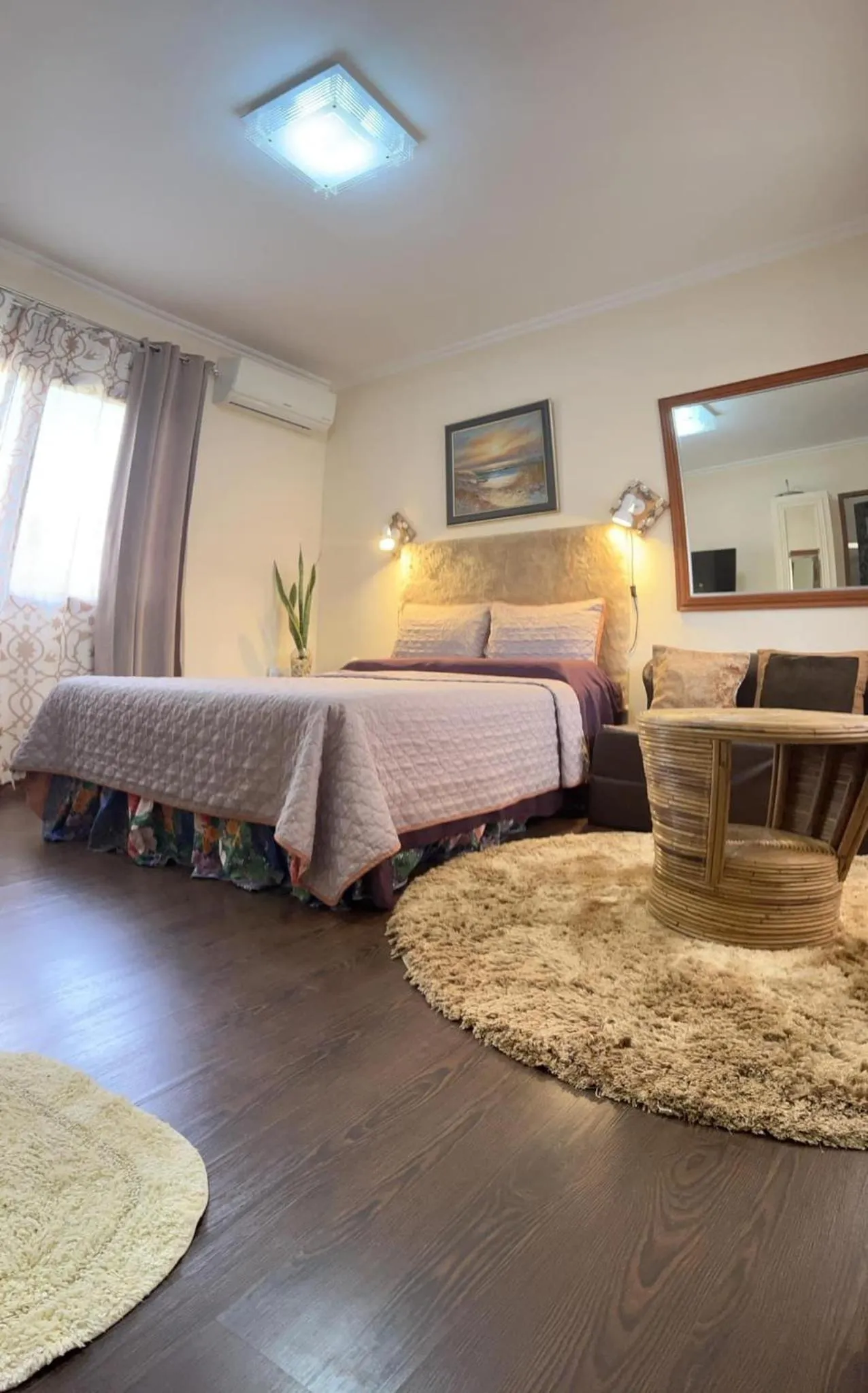 Bed in Foxy's Beach Resort