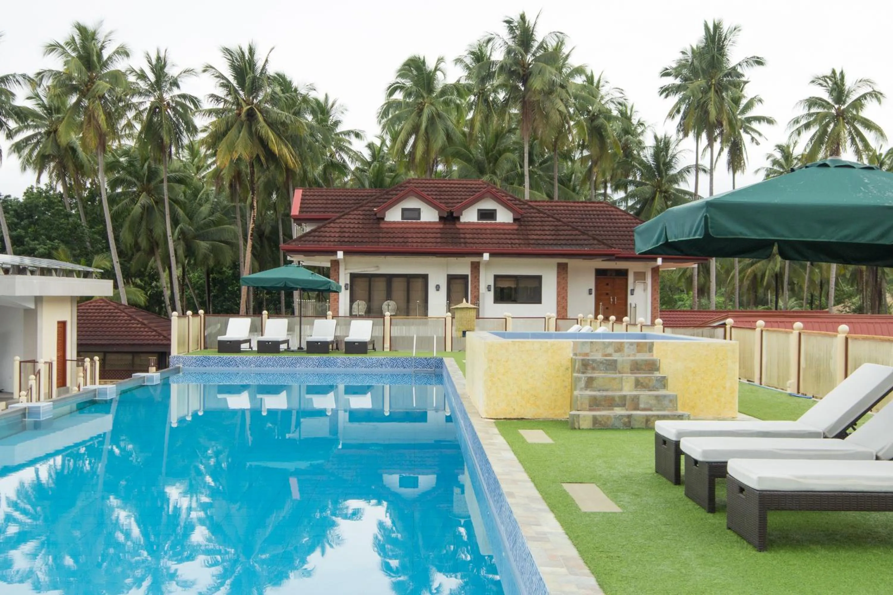  in Foxy's Beach Resort