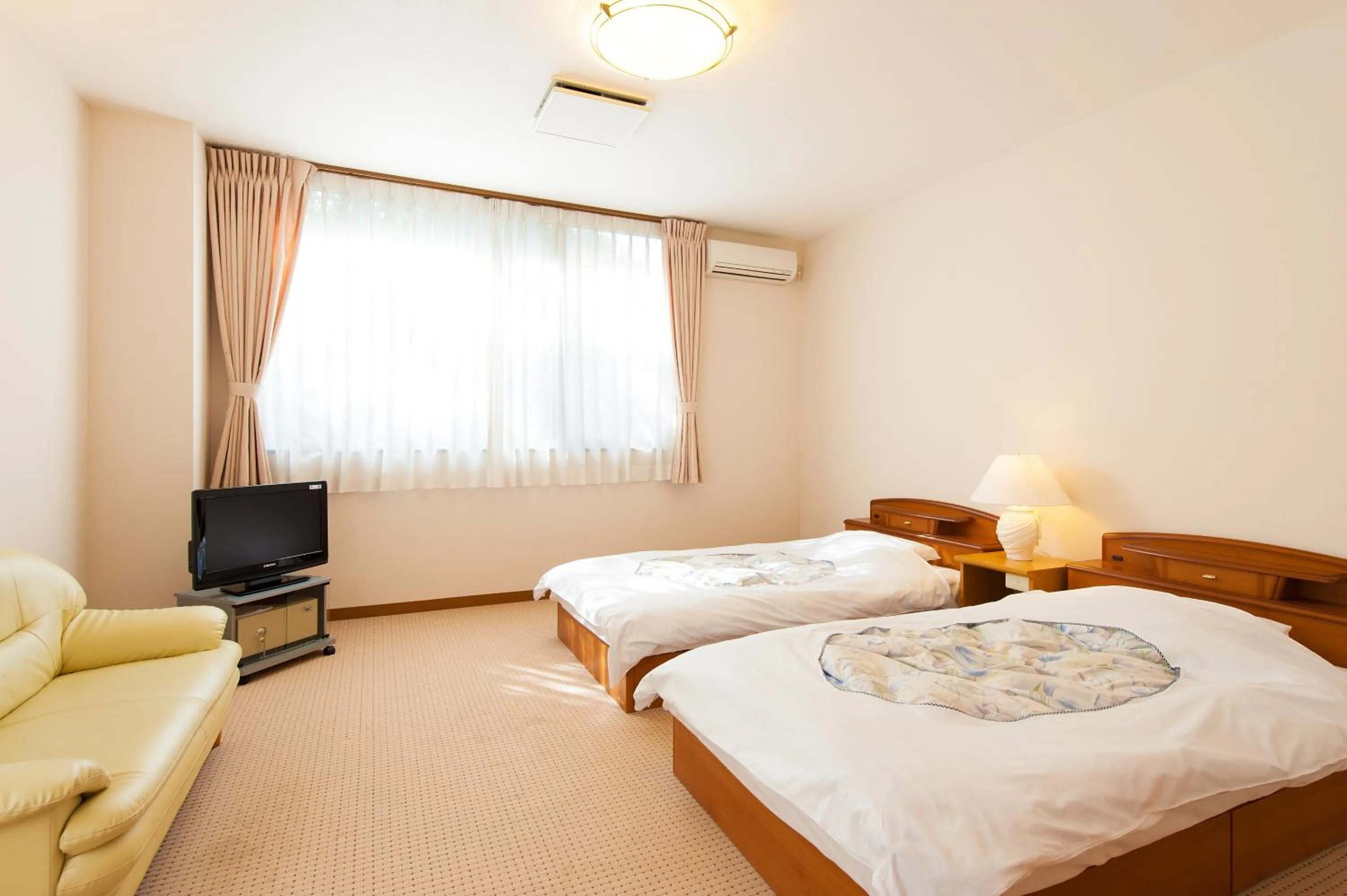Photo of the whole room, Bed in Watarase Onsen Hotel Yamayuri