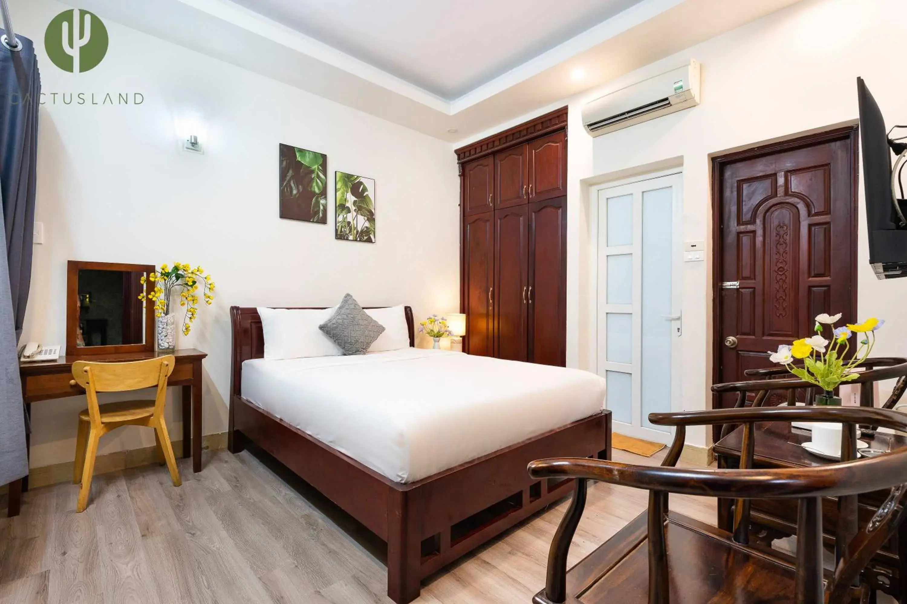 Superior Double Room in Cactusland Hotel Tan Binh Near T3 Station Superior Double Room in Cactusland Hotel Tan Binh Near T3 Station
