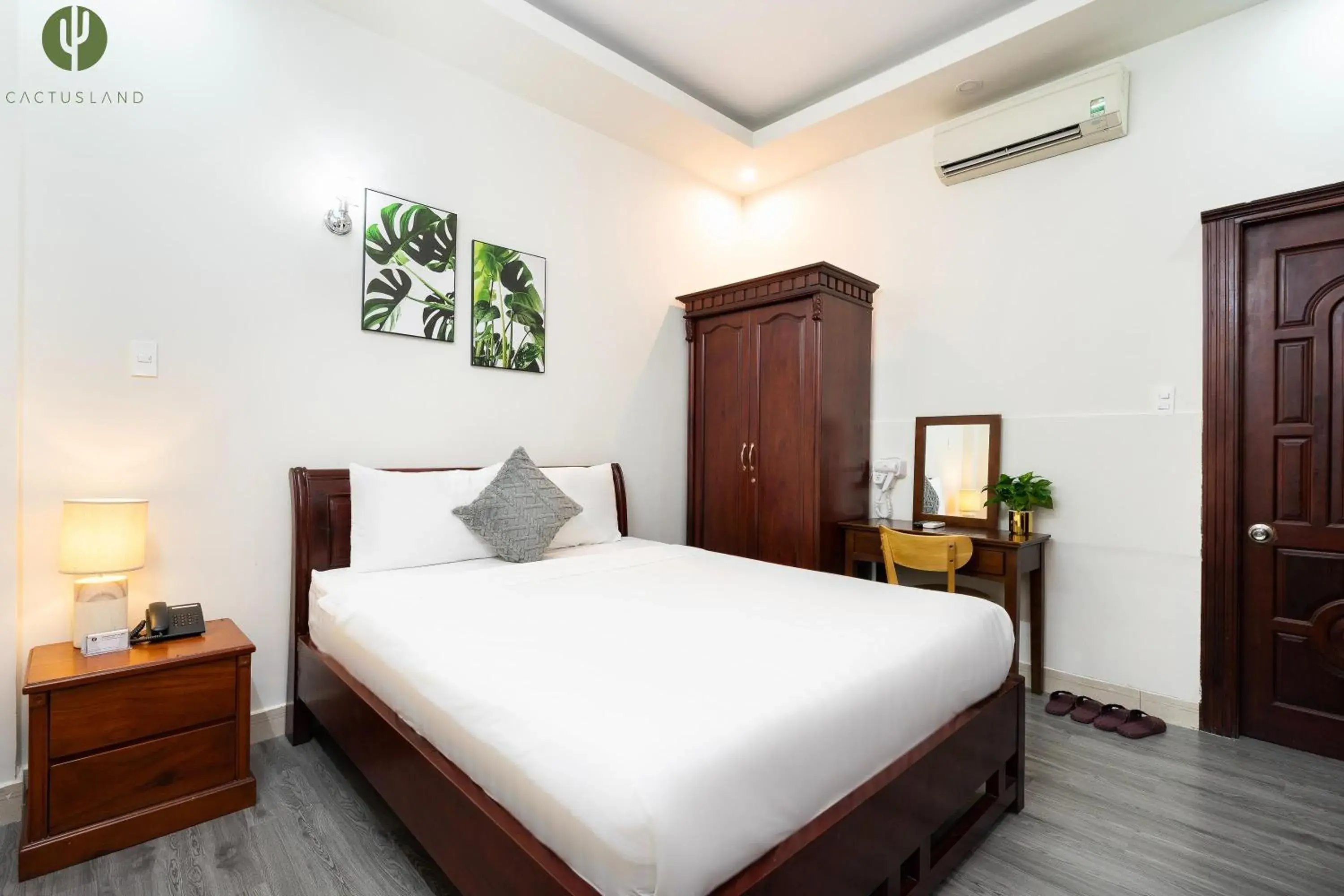 Standard Double Room in Cactusland Hotel Tan Binh Near T3 Station Standard Double Room in Cactusland Hotel Tan Binh Near T3 Station