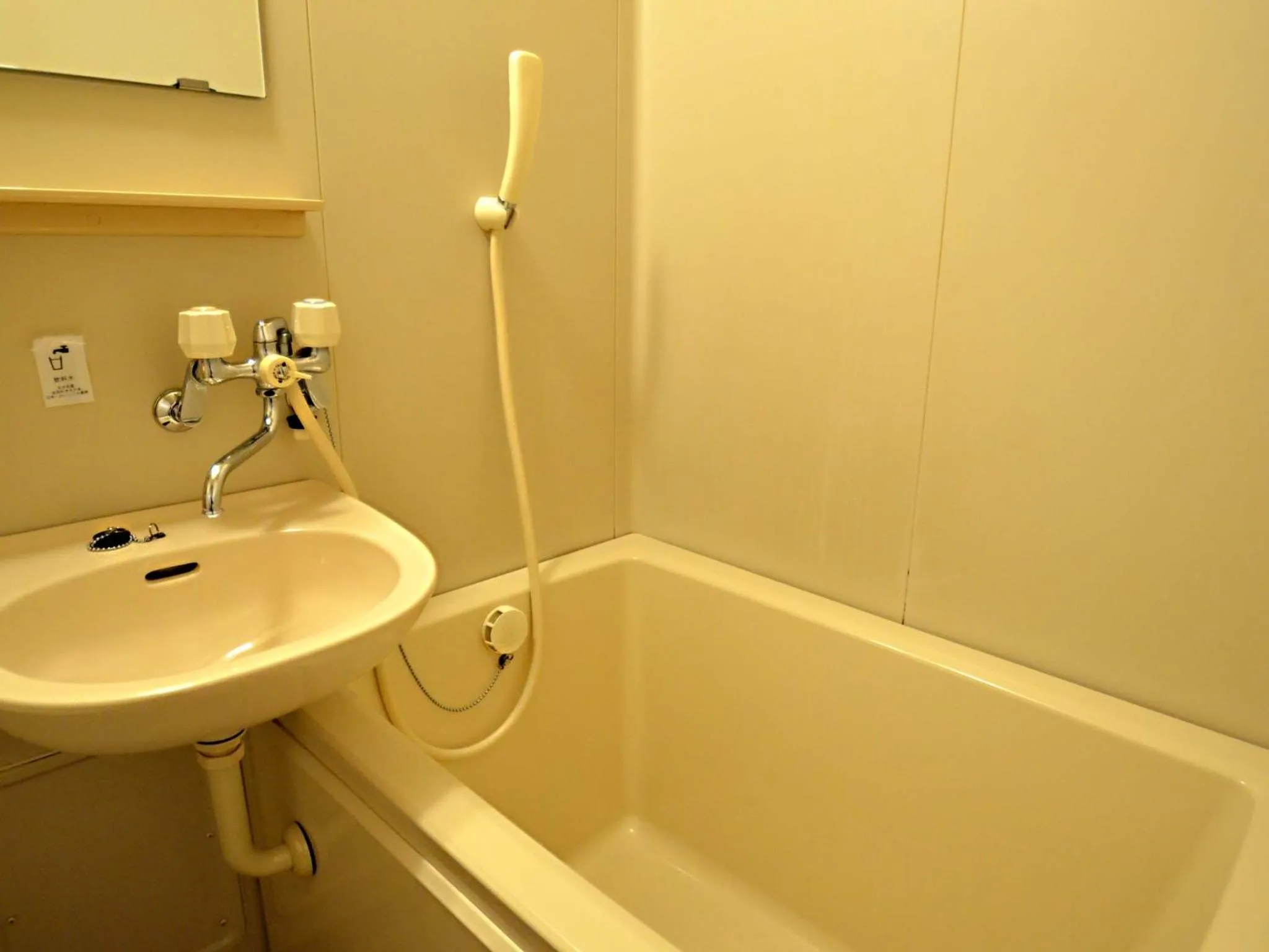 Shower in Hotel Tamanoya