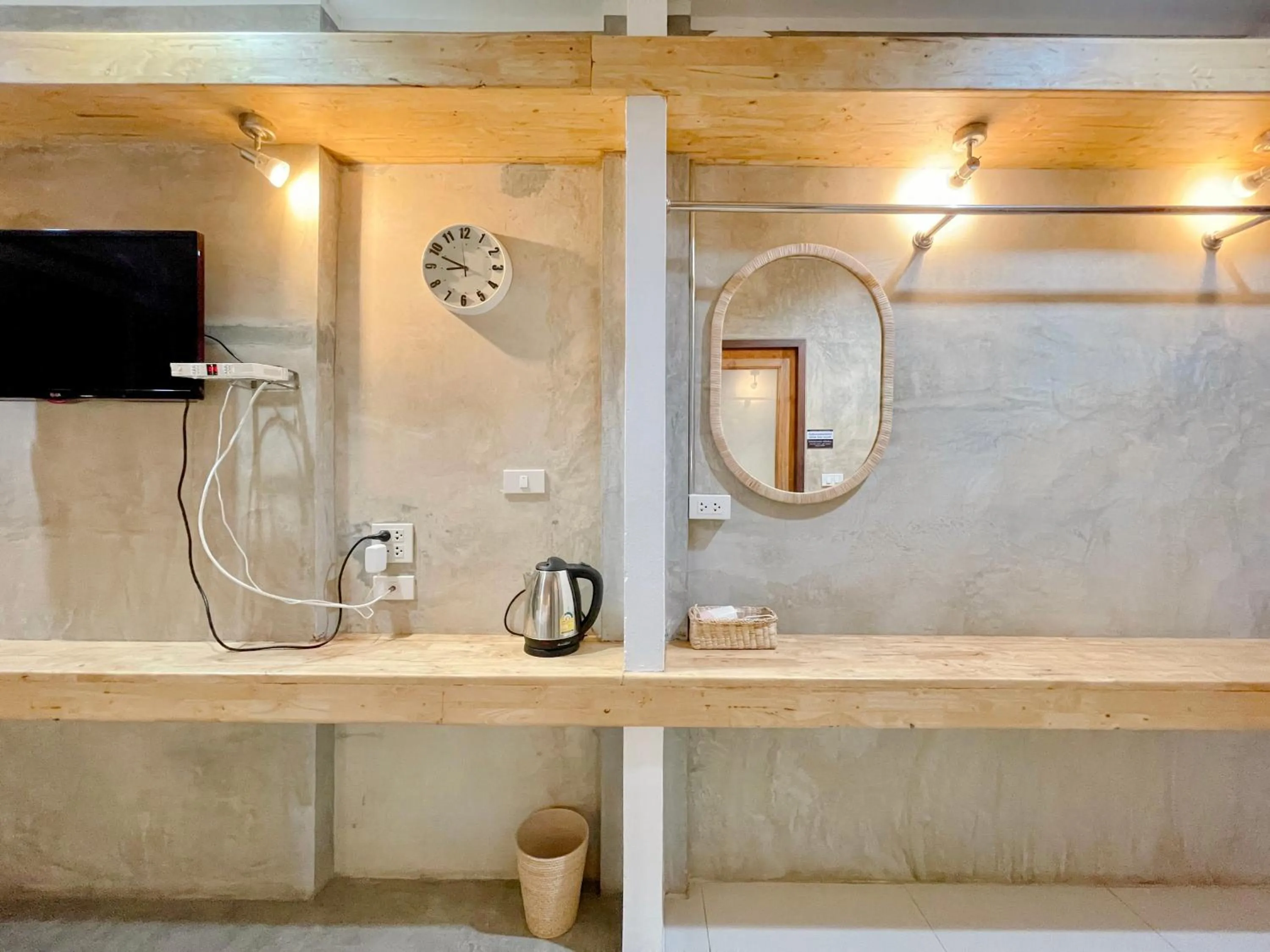 TV and multimedia in Check-in Resort Koh Larn