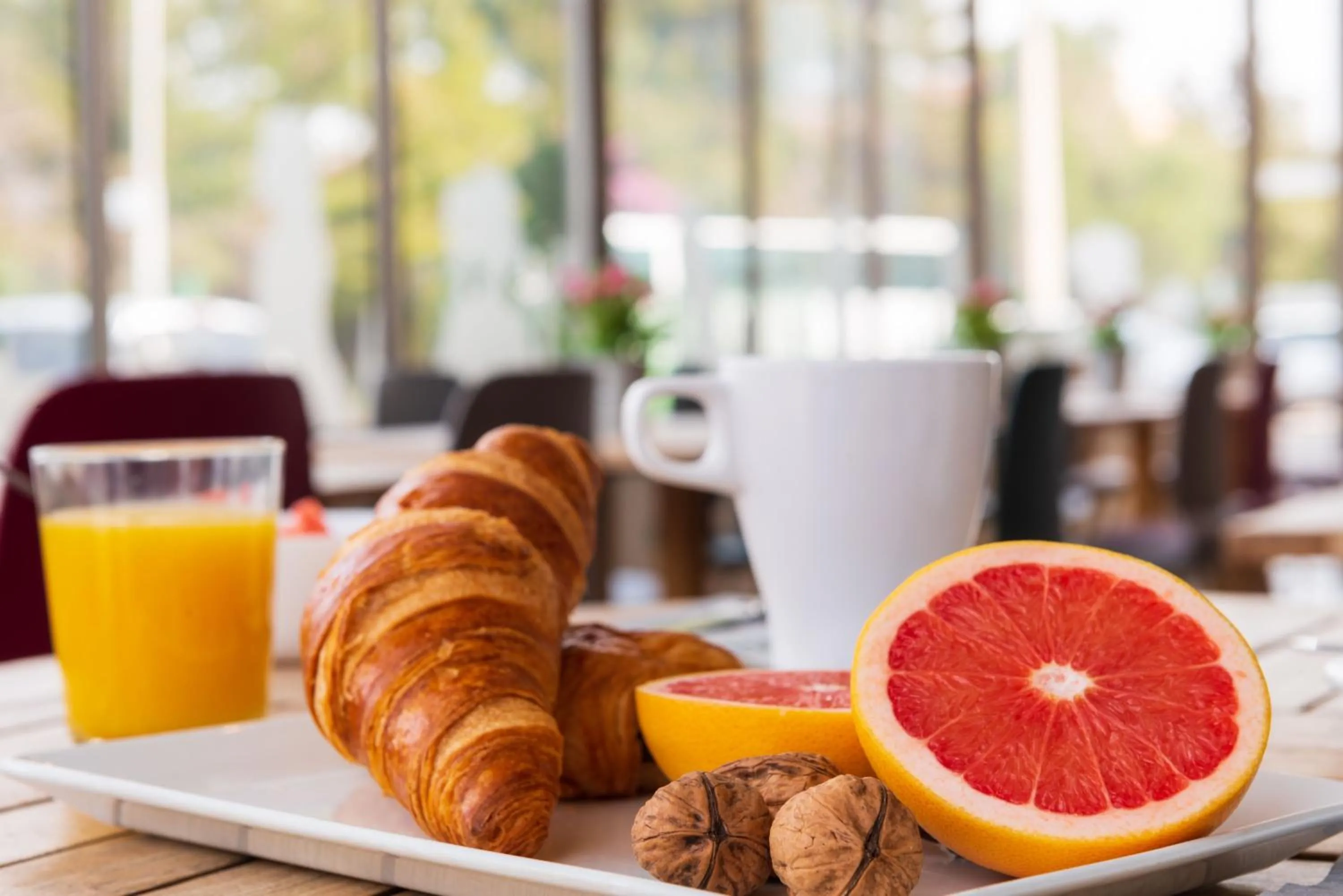 Food in The Originals City Hôtel Marseille Aéroport