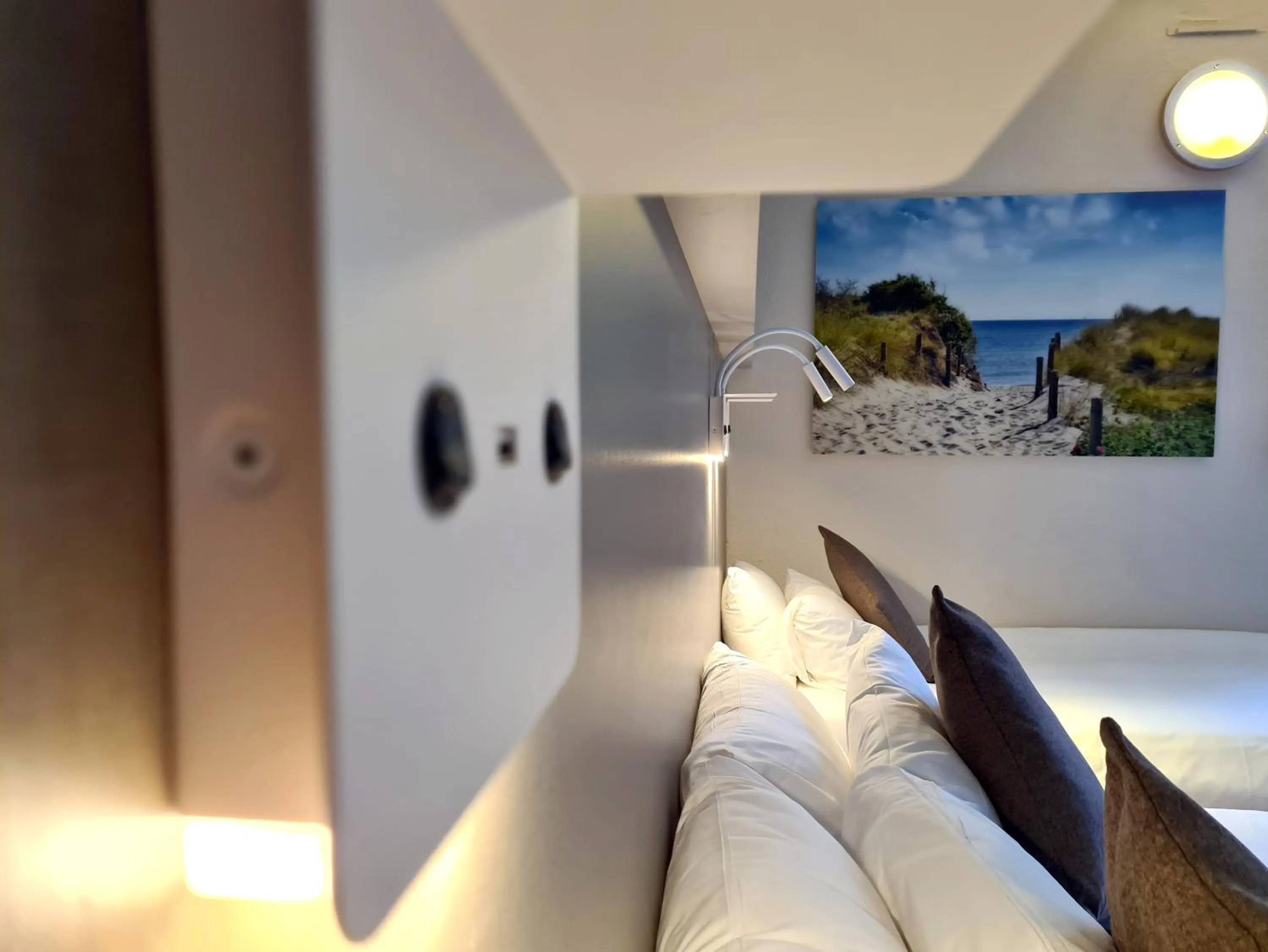 Text overlay, Bed in The Originals City Hôtel Marseille Aéroport