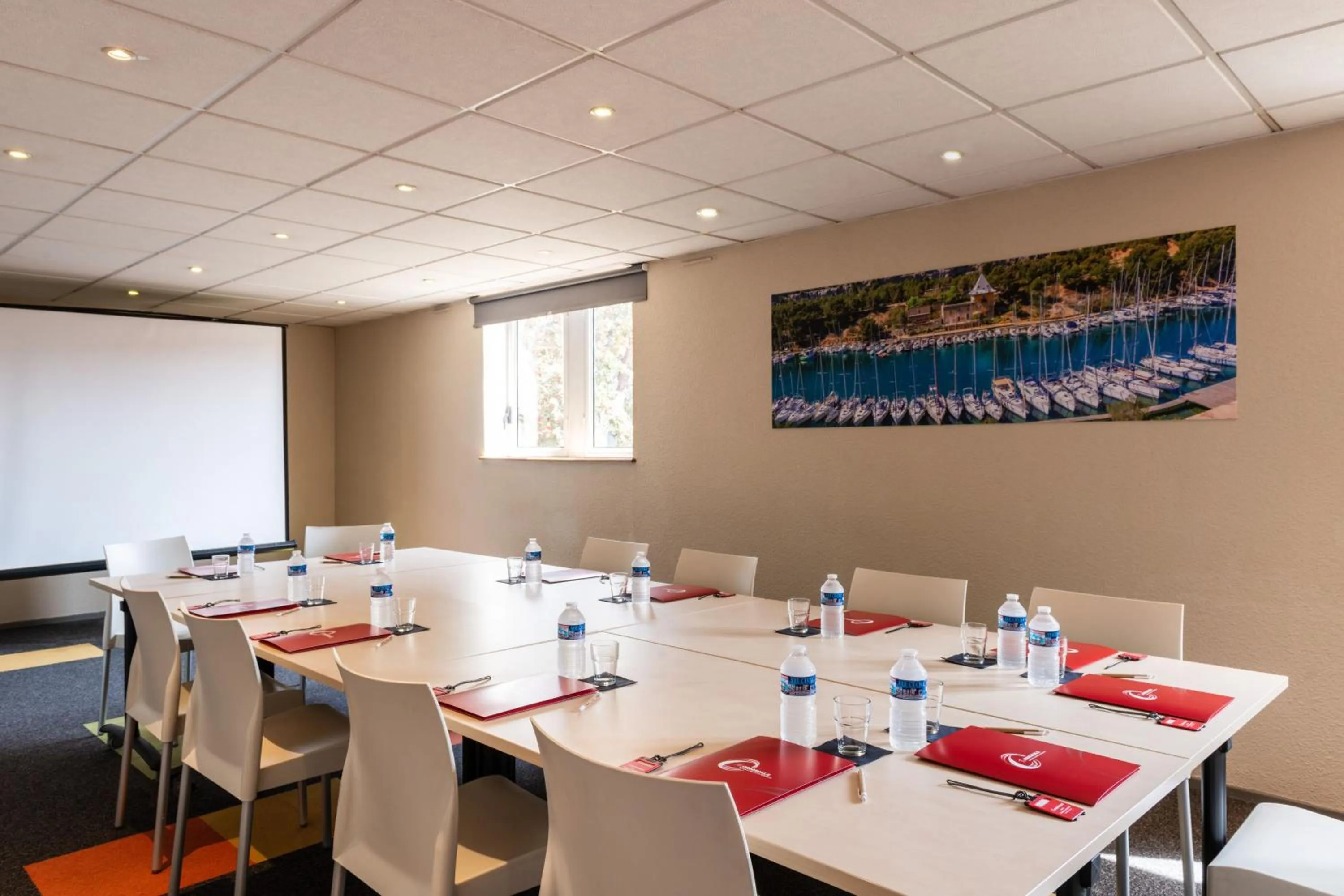 Business facilities in The Originals City Hôtel Marseille Aéroport