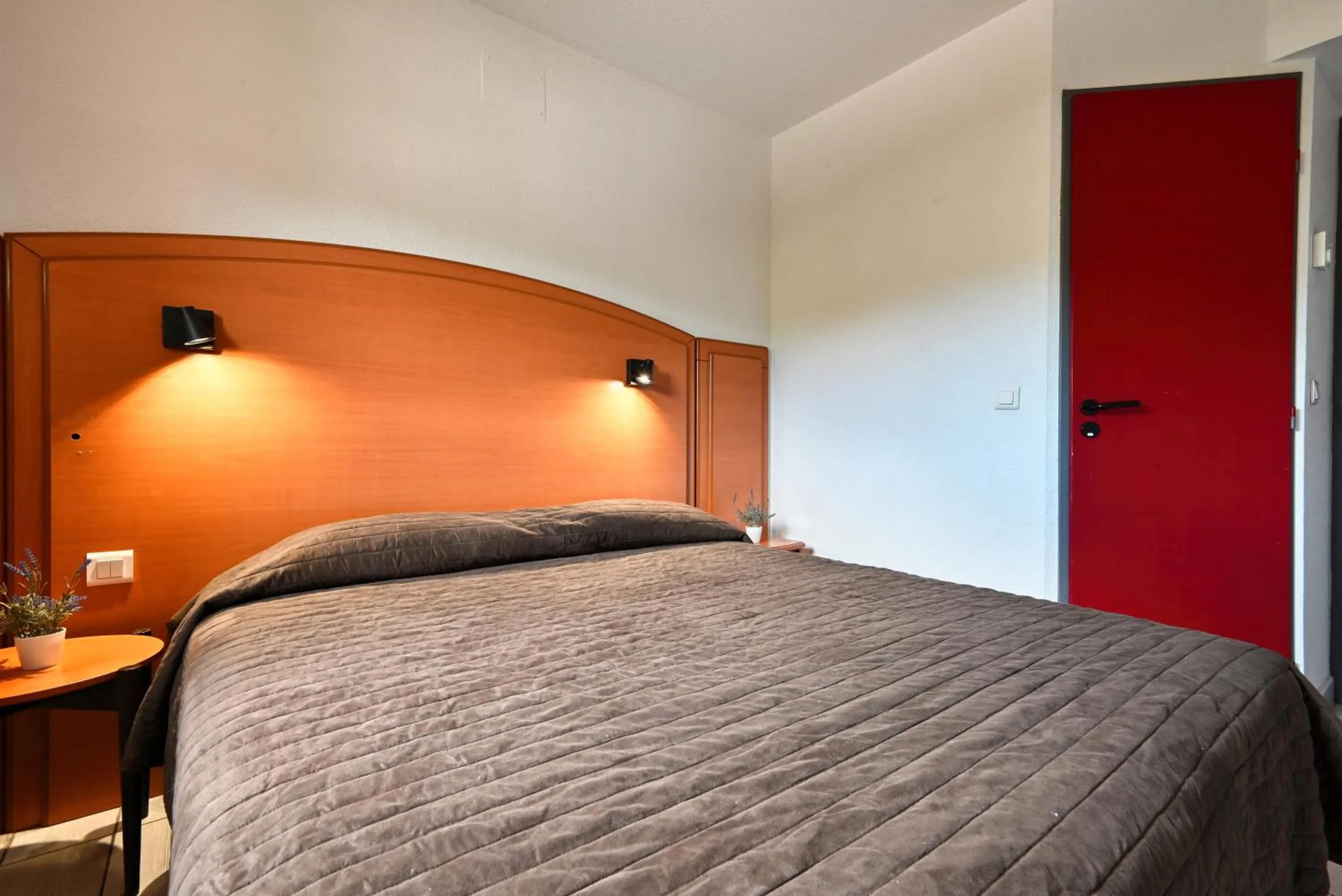 Bed in Villa Martégale Hôtel Restaurant