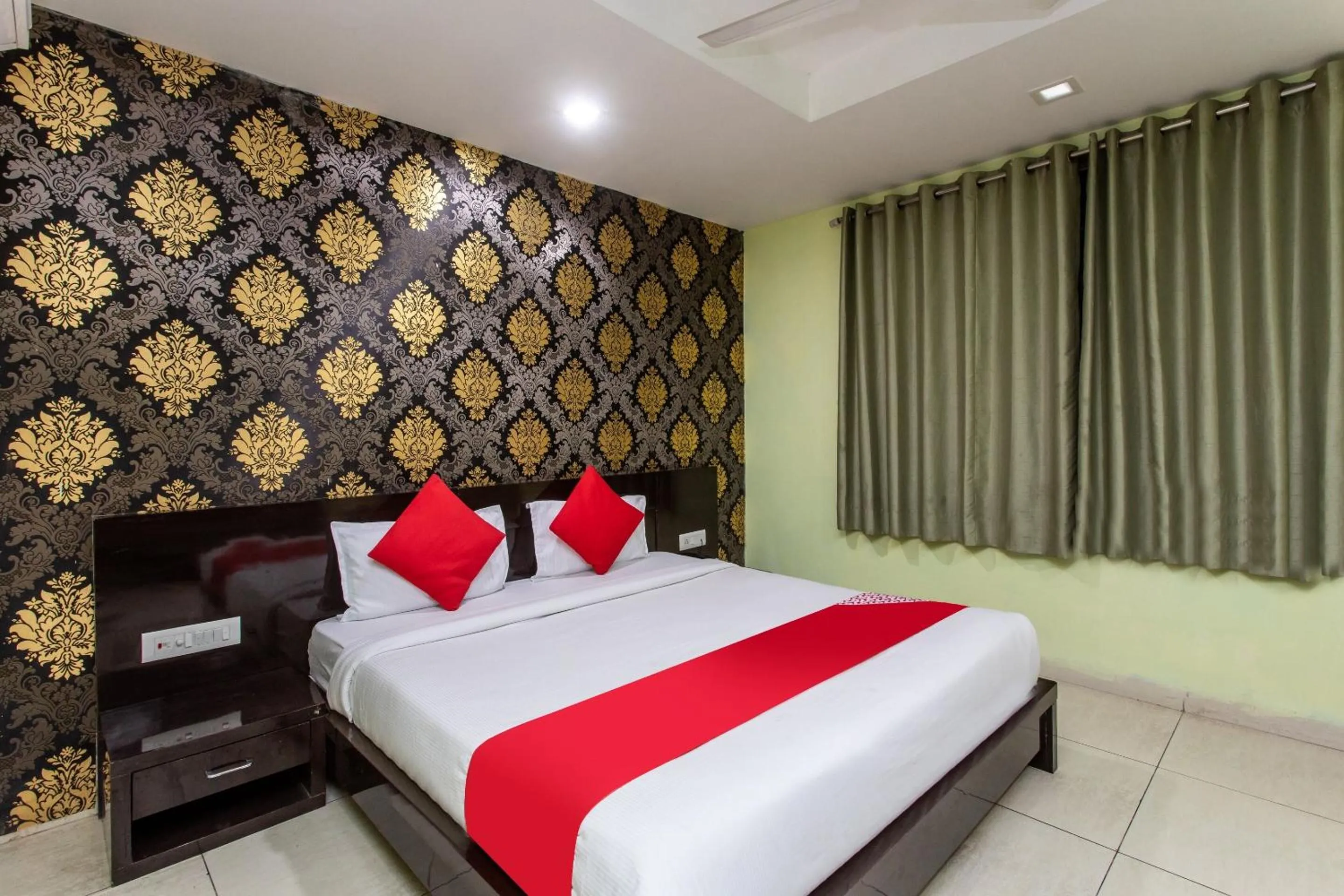 Bedroom in Capital O Swan Paradise