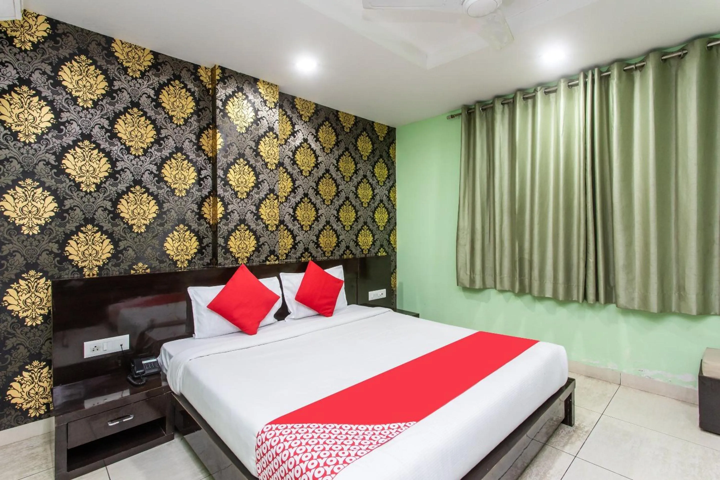 Bedroom in Capital O Swan Paradise