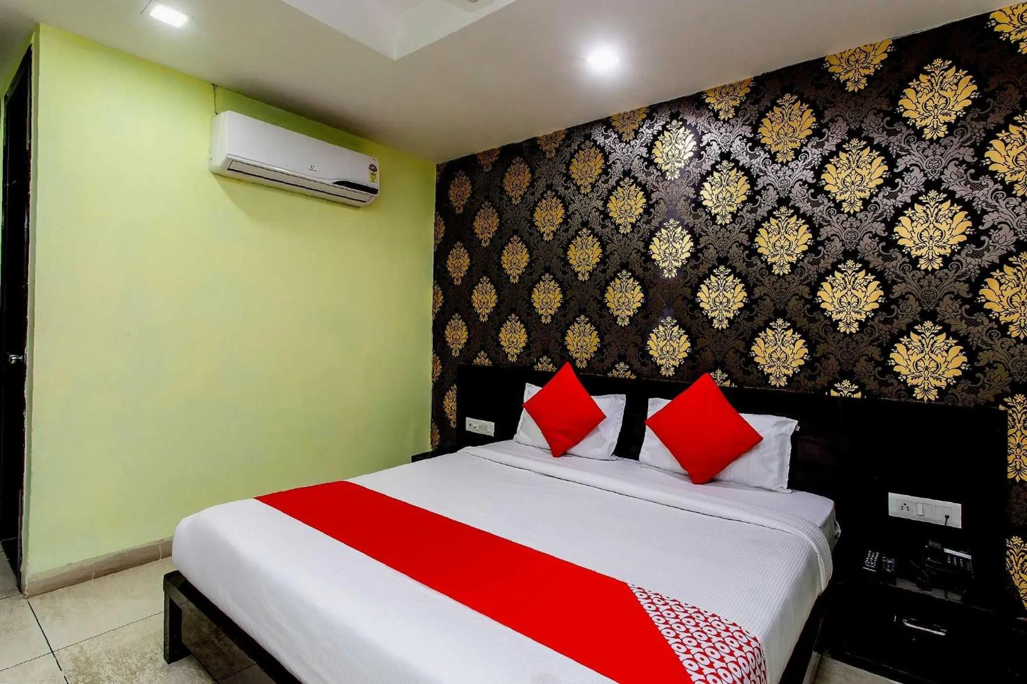 Bedroom in Capital O Swan Paradise