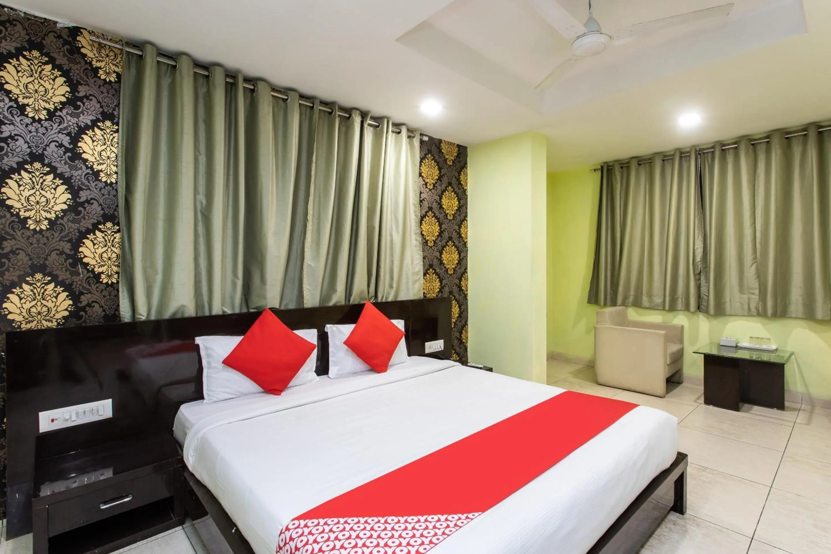 Bedroom in Capital O Swan Paradise