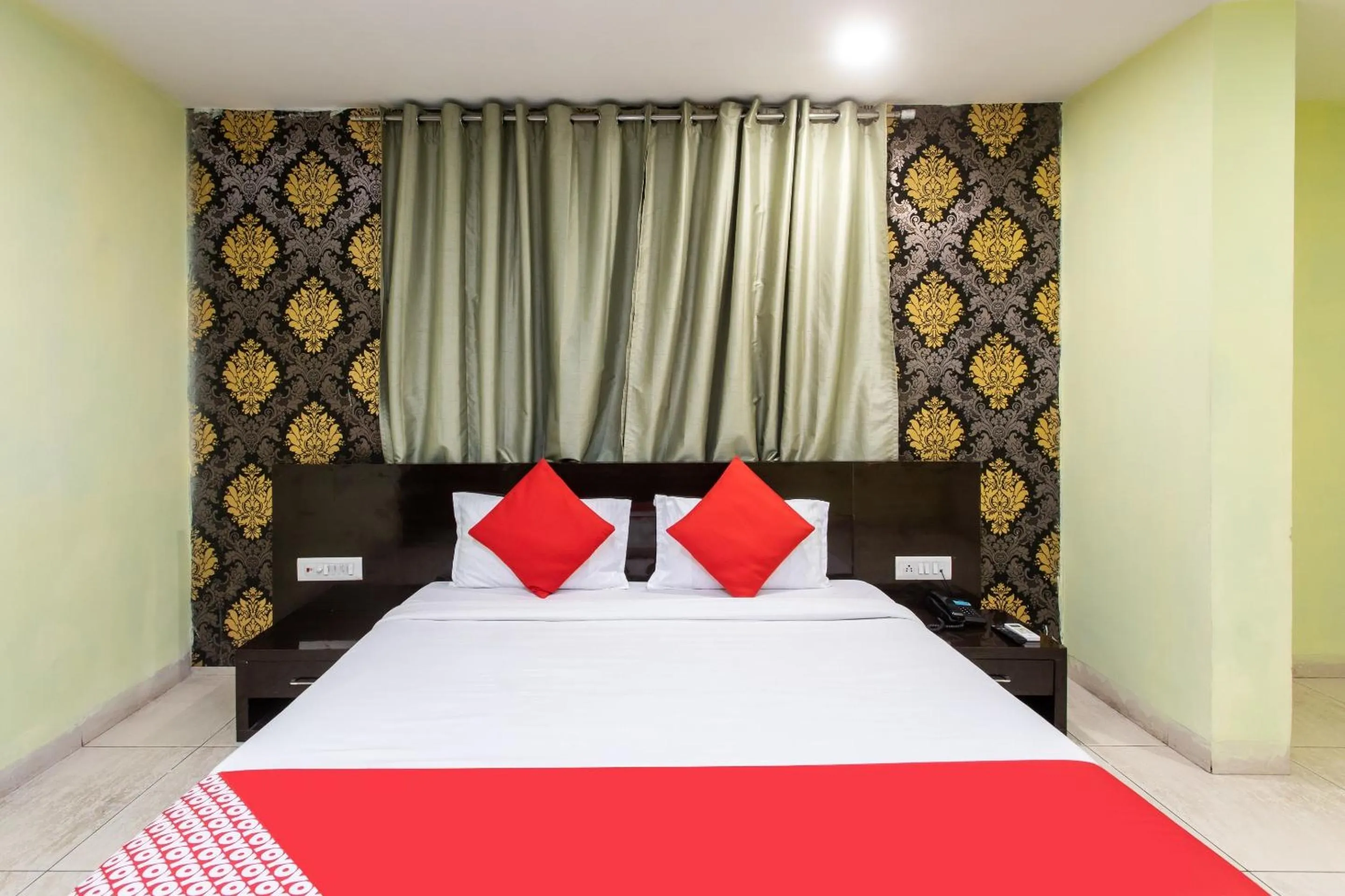 Bedroom in Capital O Swan Paradise