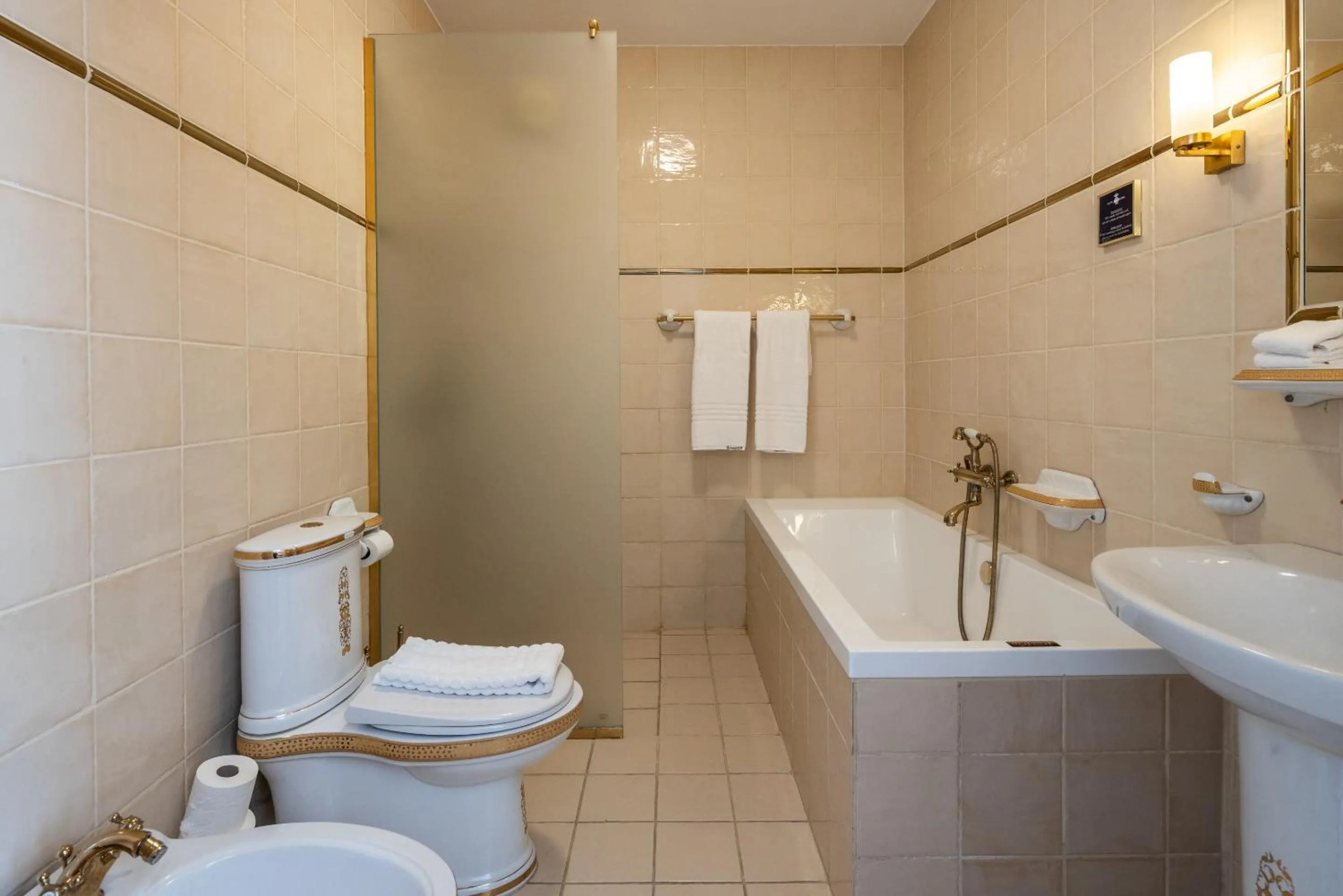 Bathroom in Hotel Royal