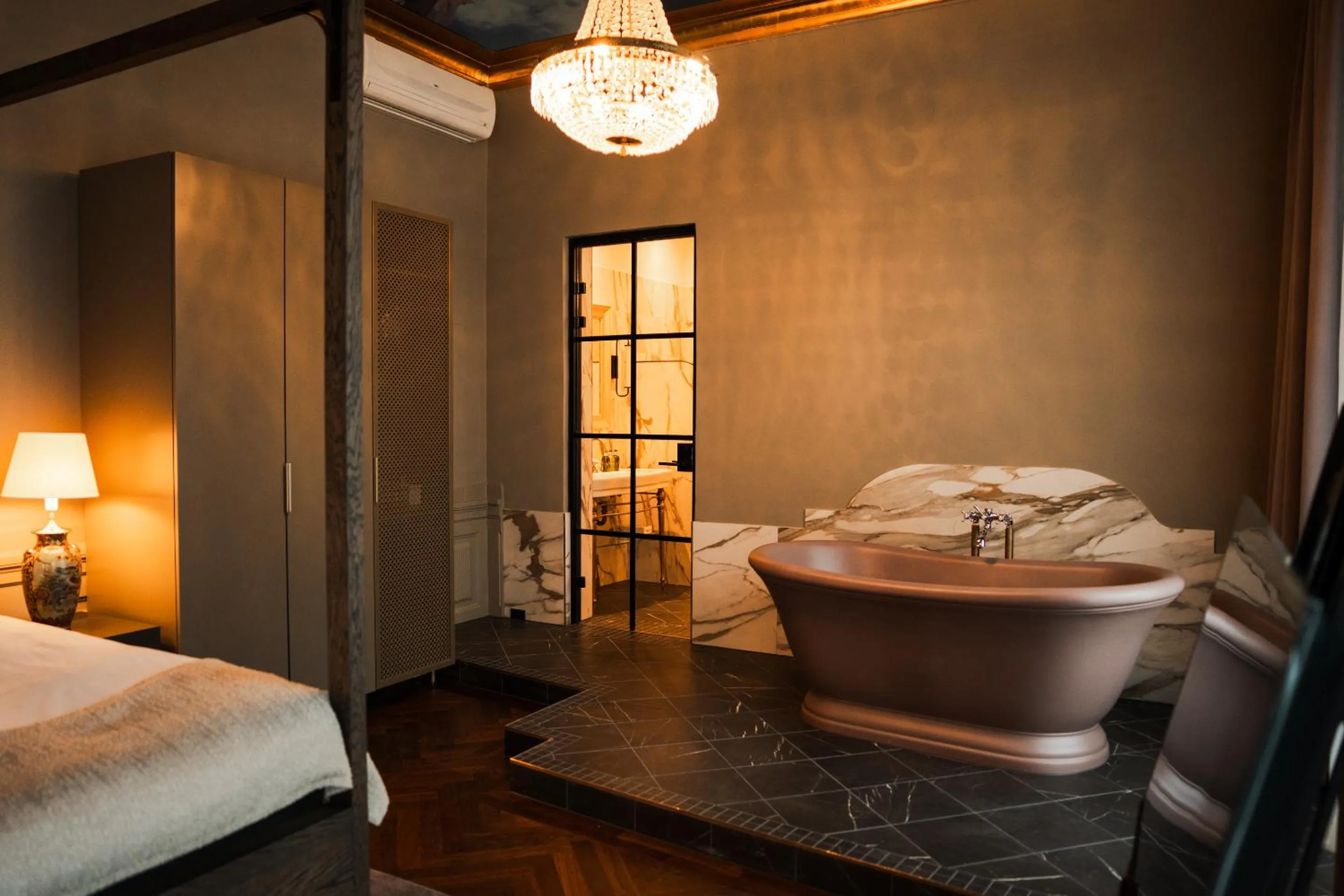 Bathroom, Bed in Hotel Royal