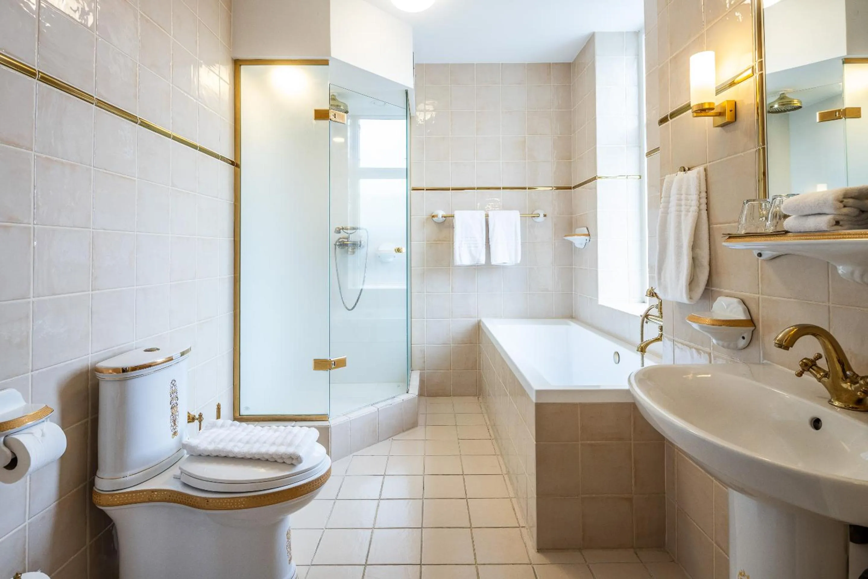 Bathroom in Hotel Royal