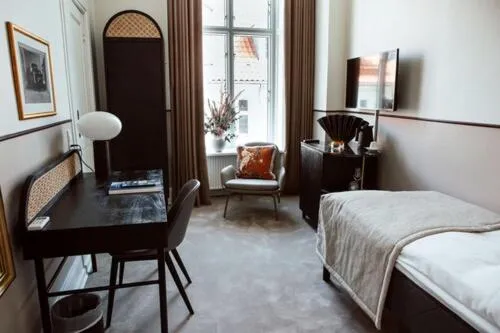 Photo of the whole room, Bed in Hotel Royal