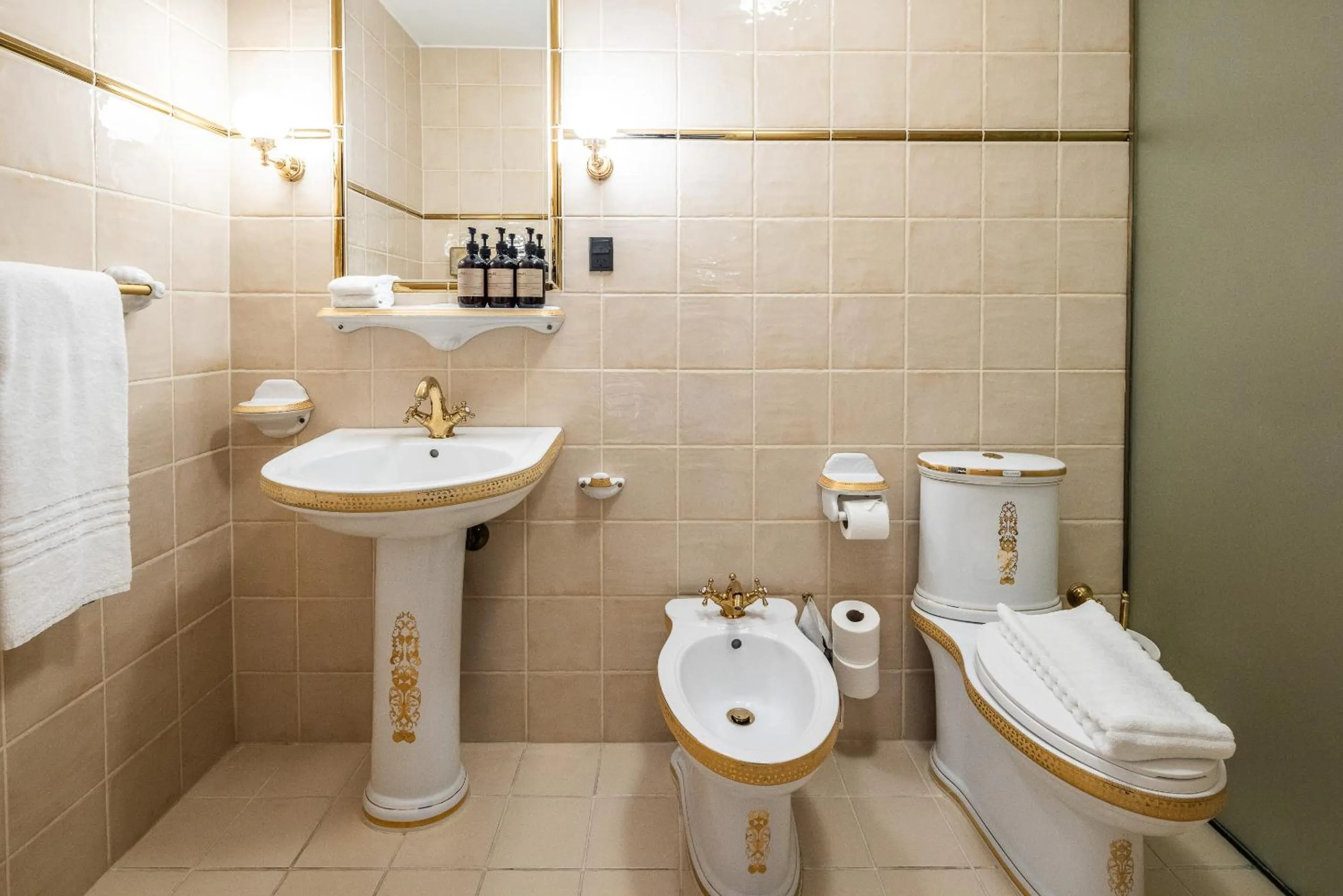 Bathroom in Hotel Royal