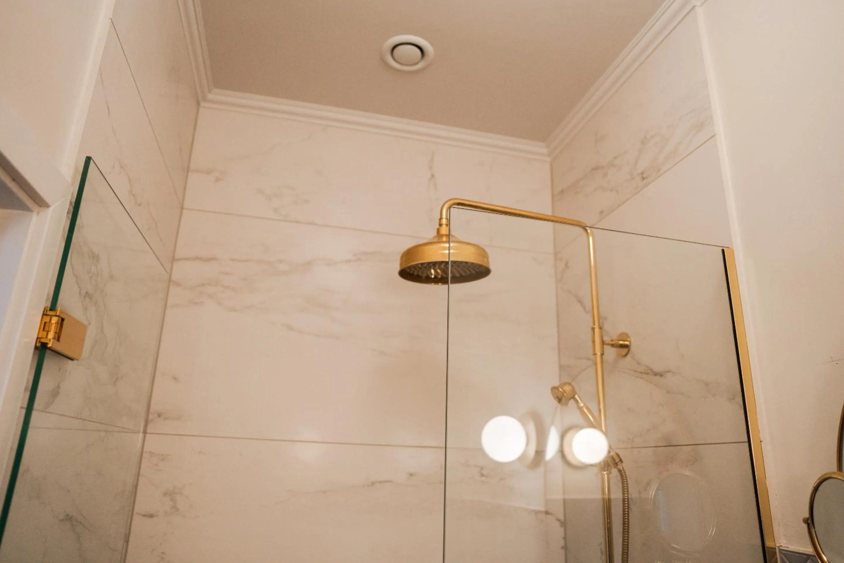 Shower in Hotel Royal