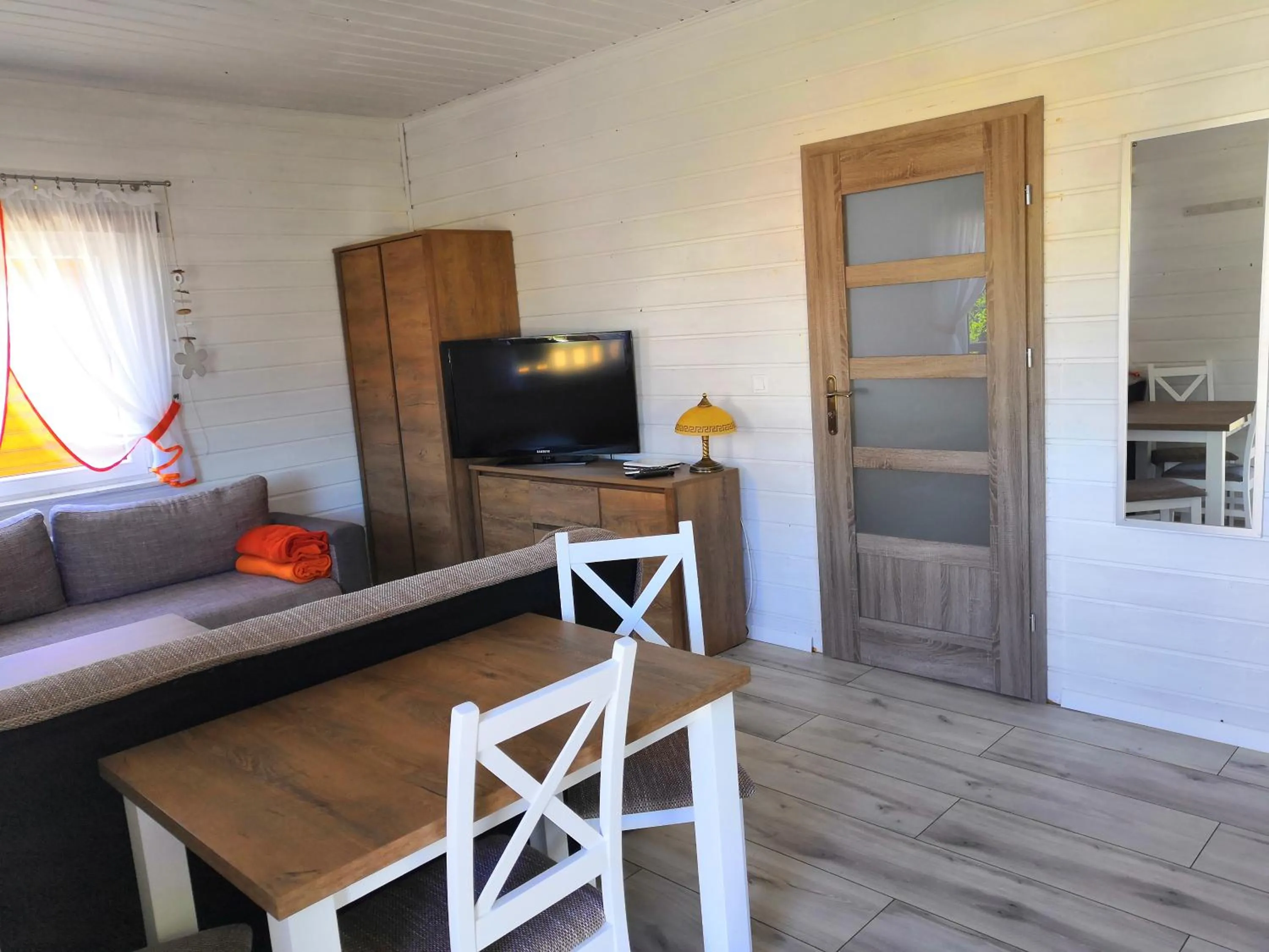 Communal lounge/ TV room, Bed in Dom Wczasowy Laguna