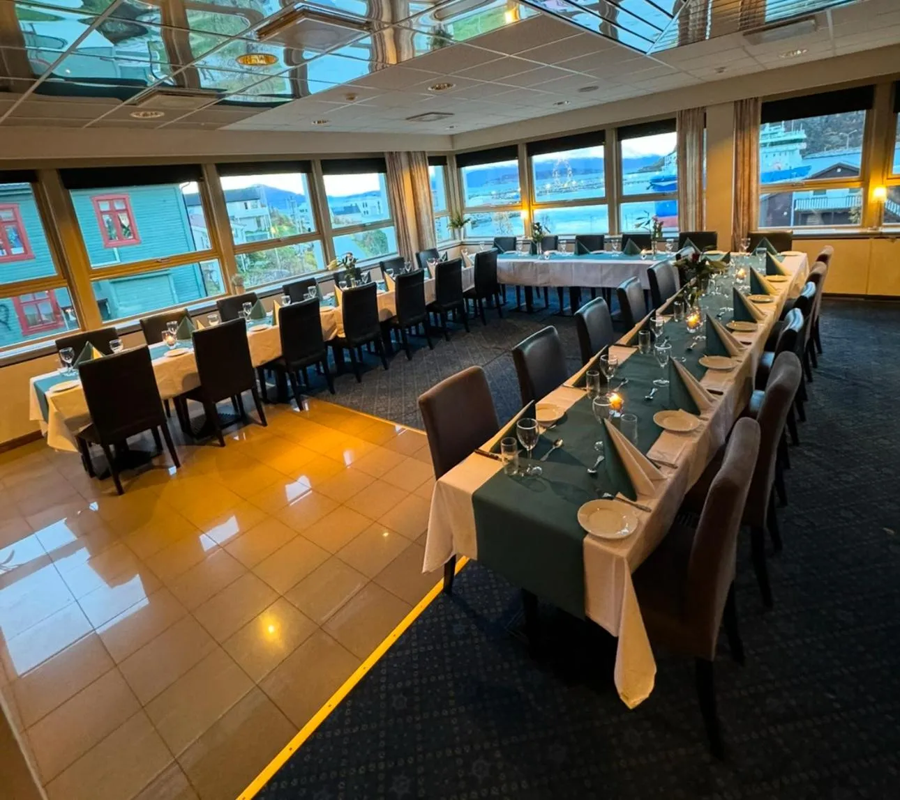 Restaurant/places to eat in Hotell Maritim Skjervoy