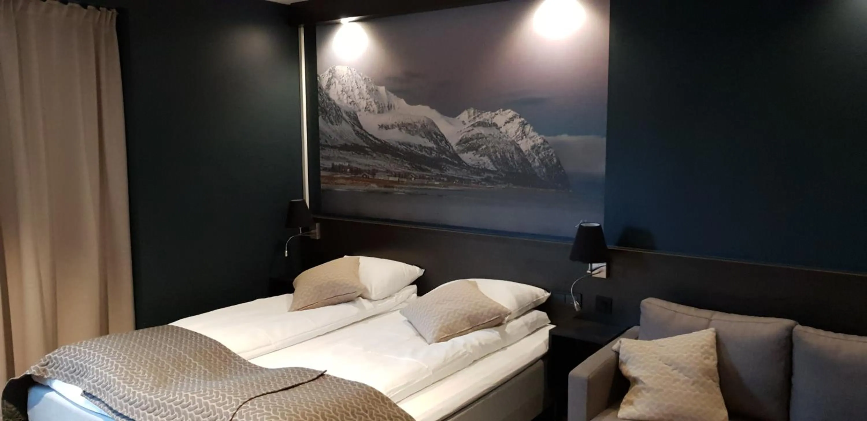 Bed in Hotell Maritim Skjervoy