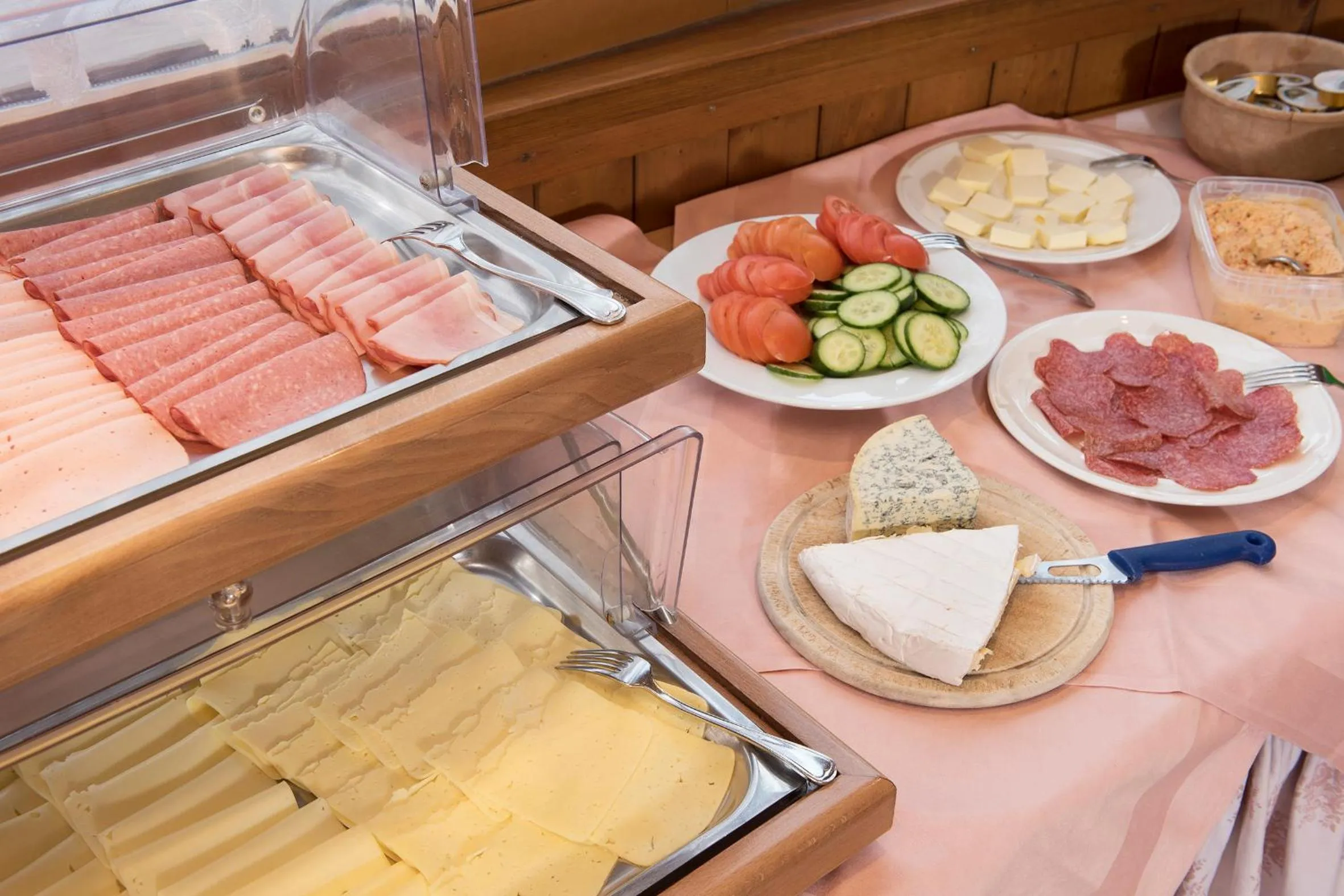 Buffet breakfast in Pension Singer