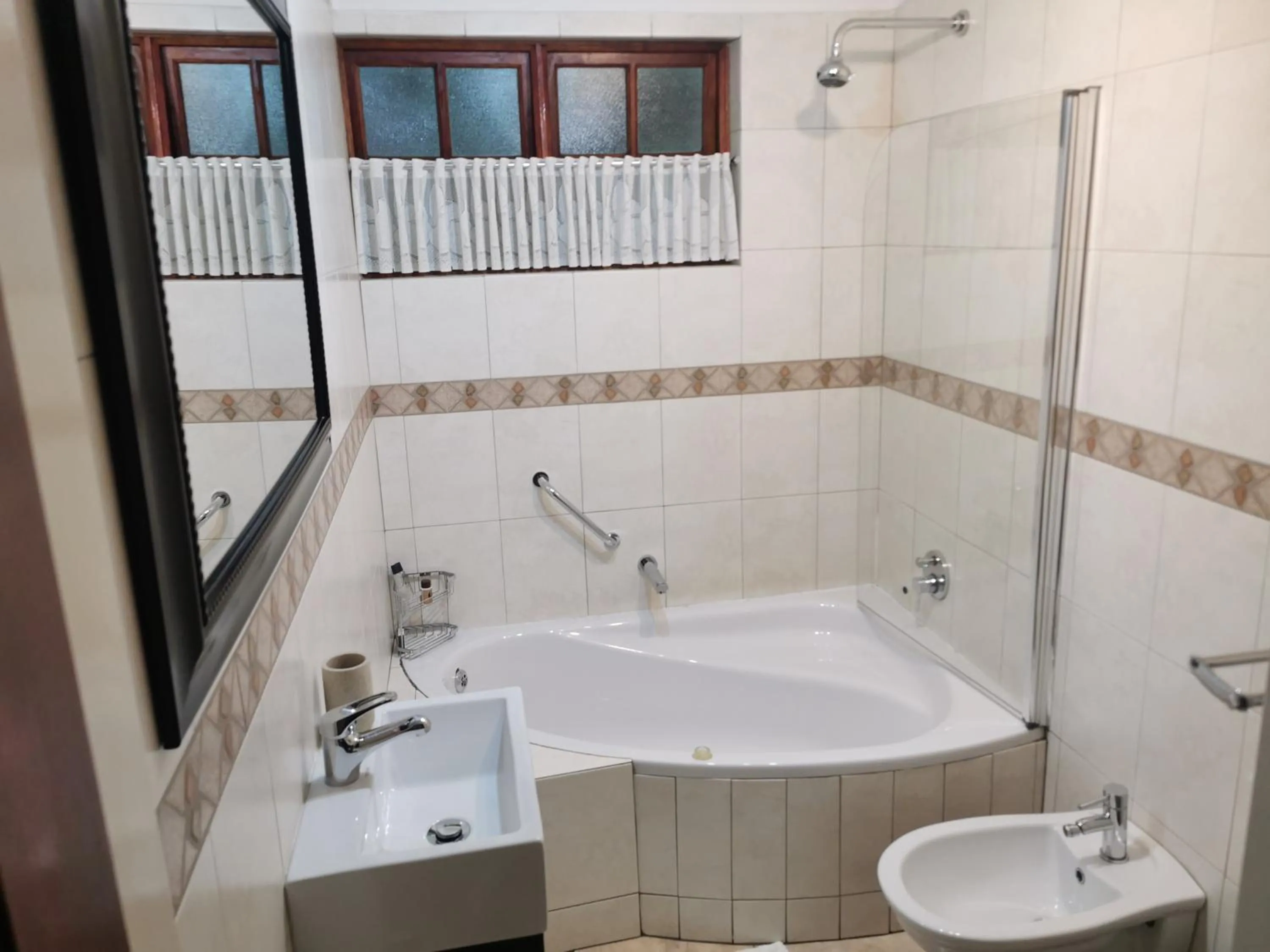 Shower in Villa Stella Guest House