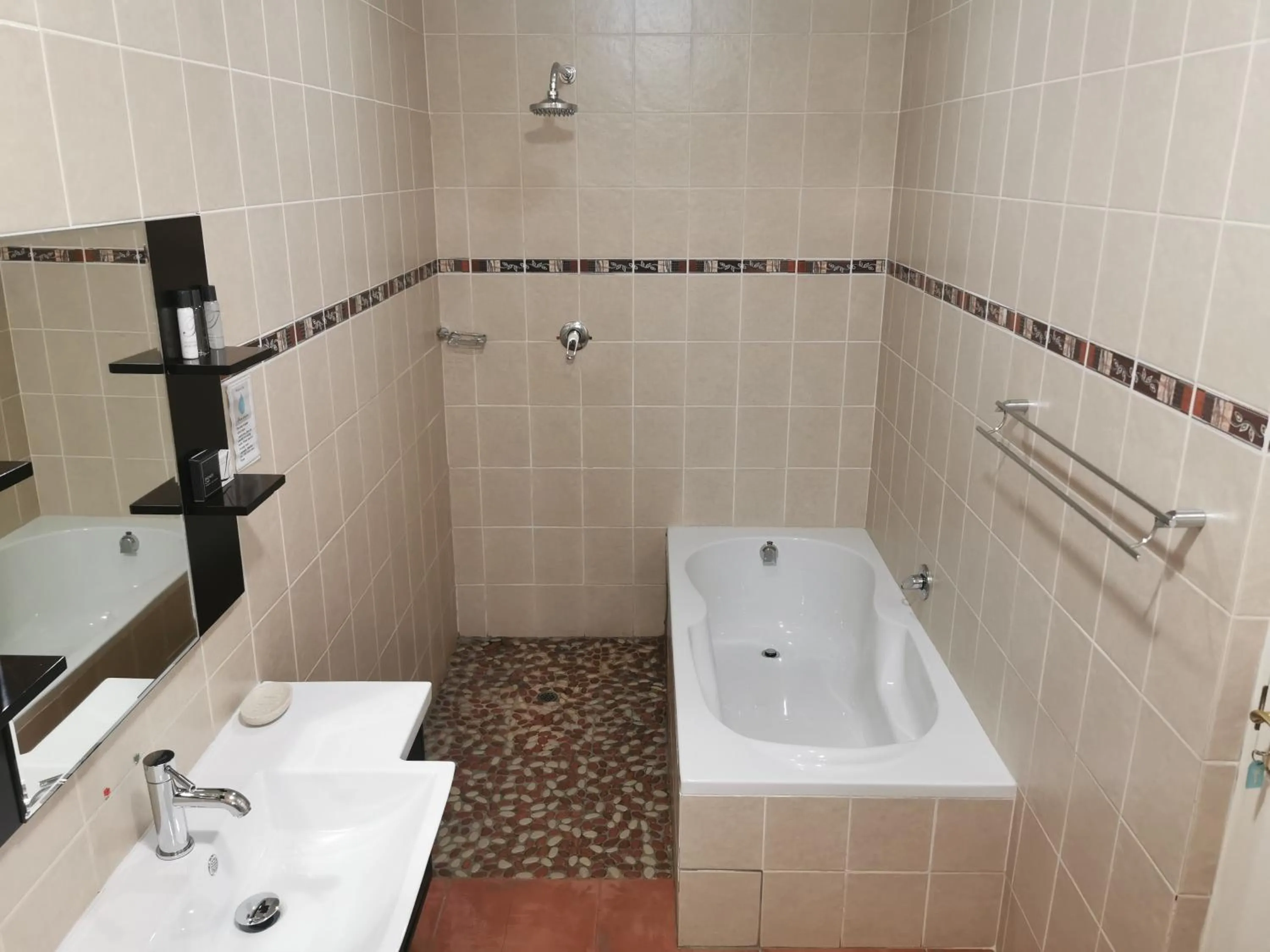 Shower in Villa Stella Guest House