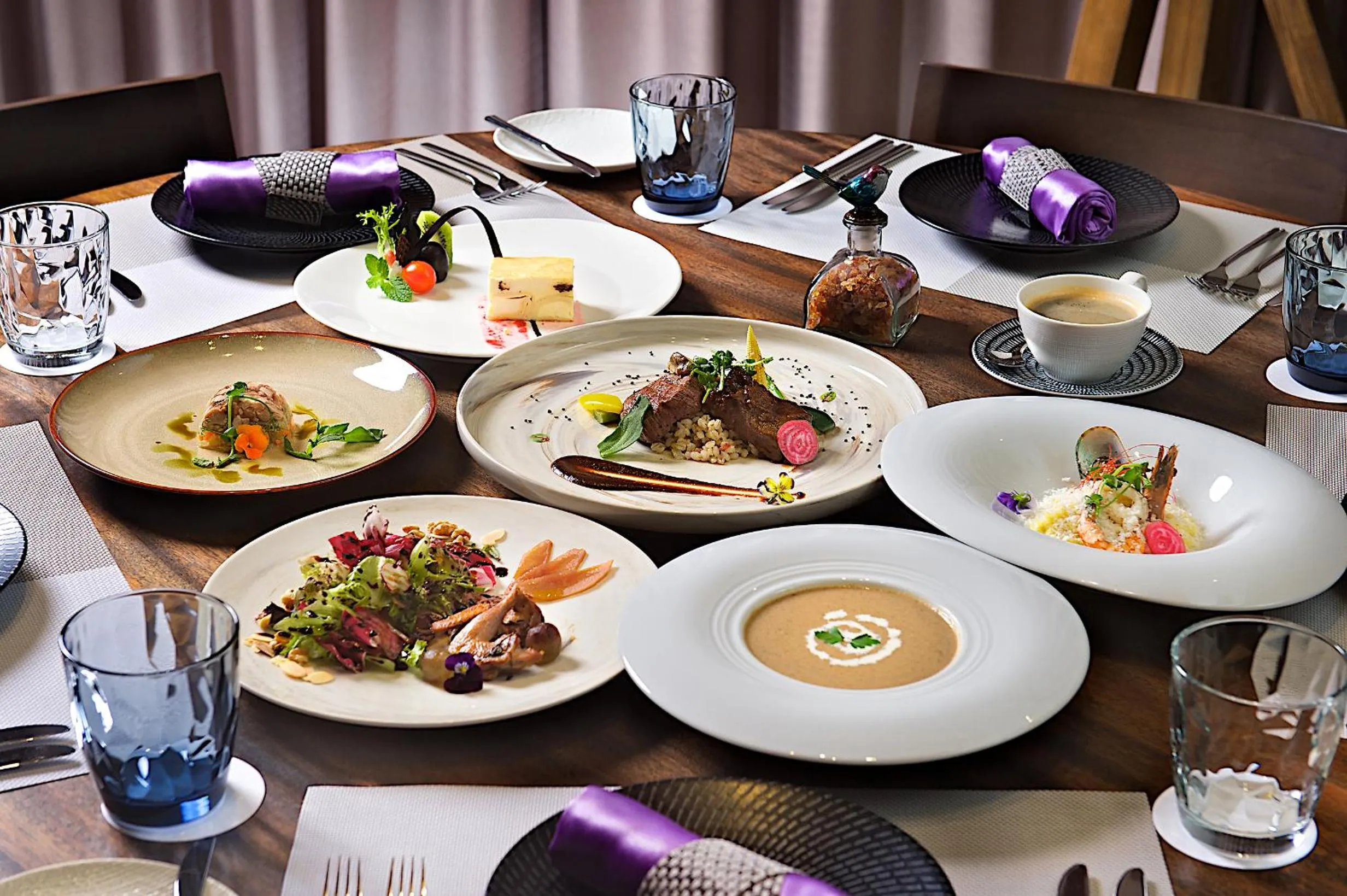 Restaurant/places to eat in The Gaya Hotel