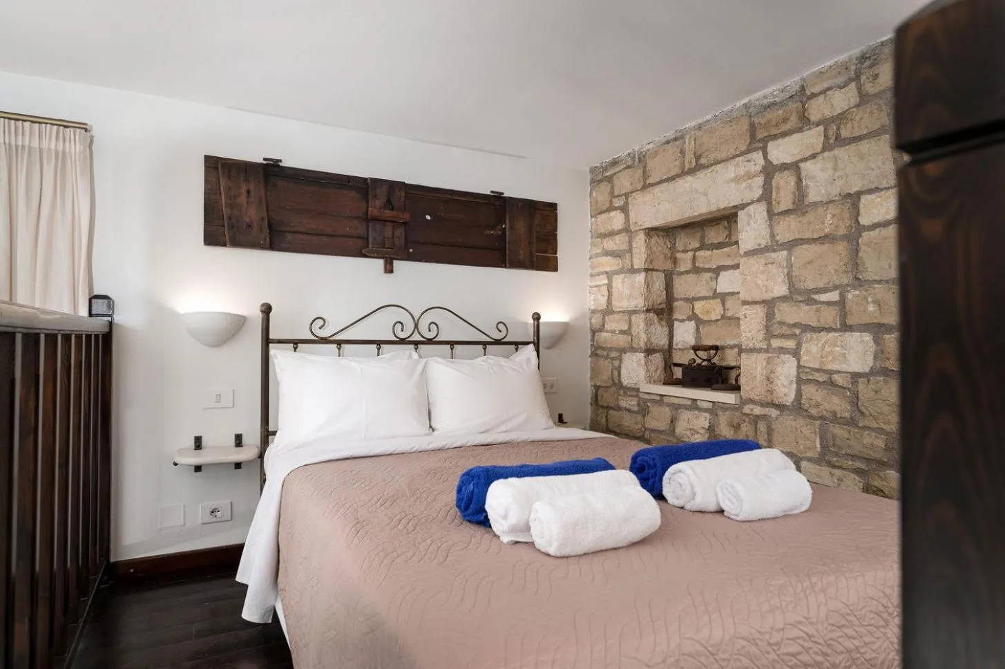 Bed in Orelia Cretan Deluxe Apartments