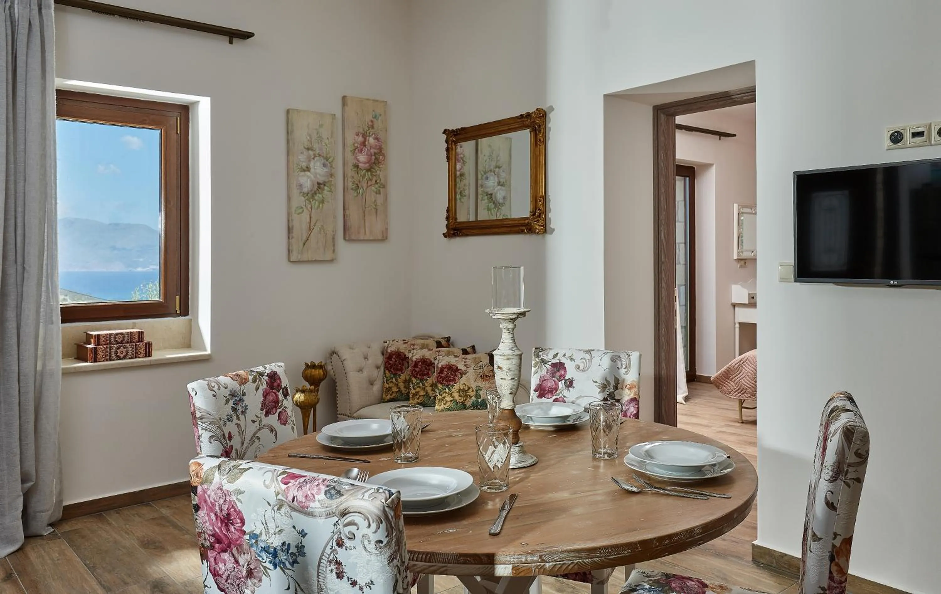 TV and multimedia in Orelia Cretan Deluxe Apartments