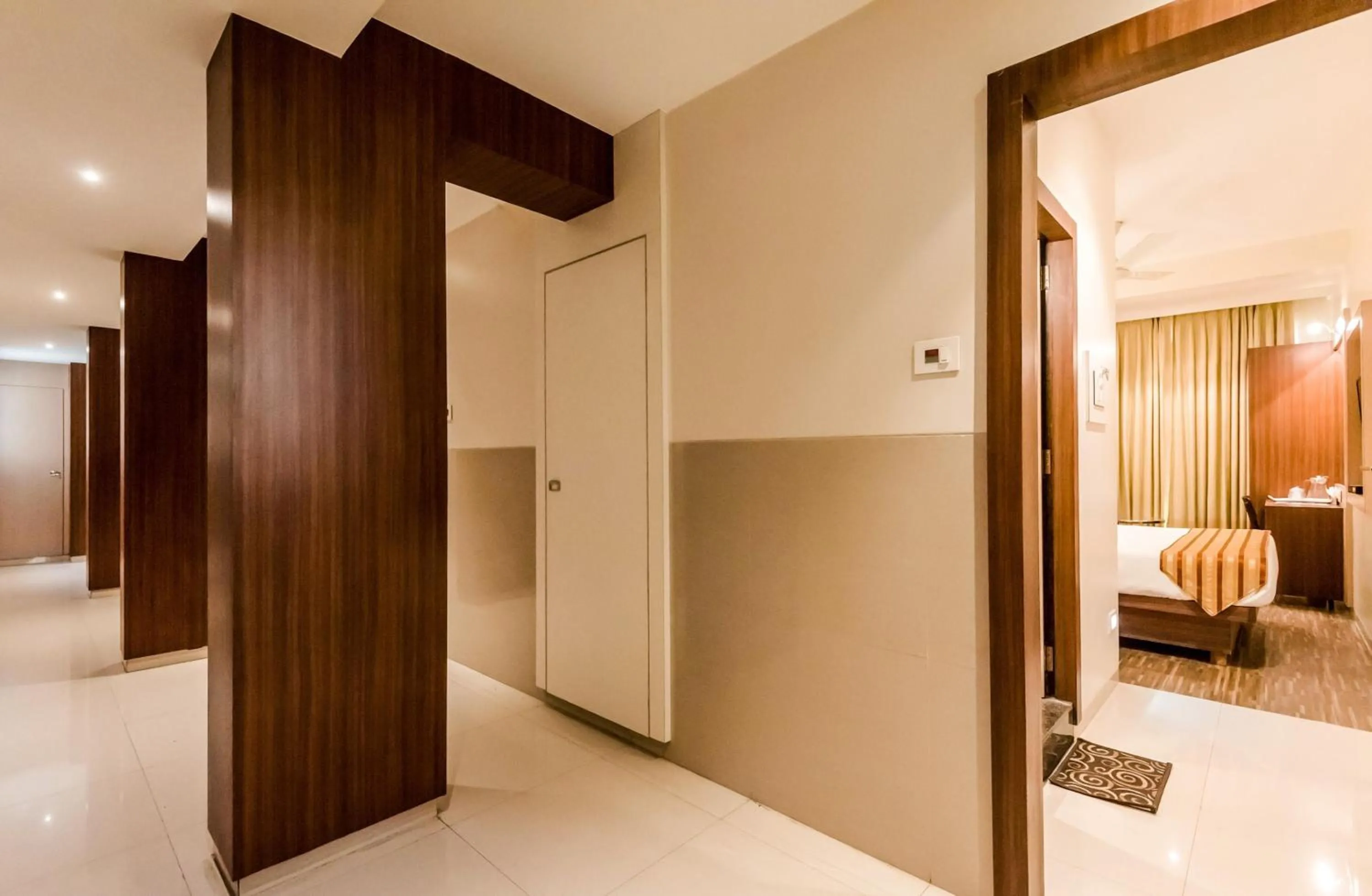 Lobby or reception, Bed in Capital O Hotel Konar Inn