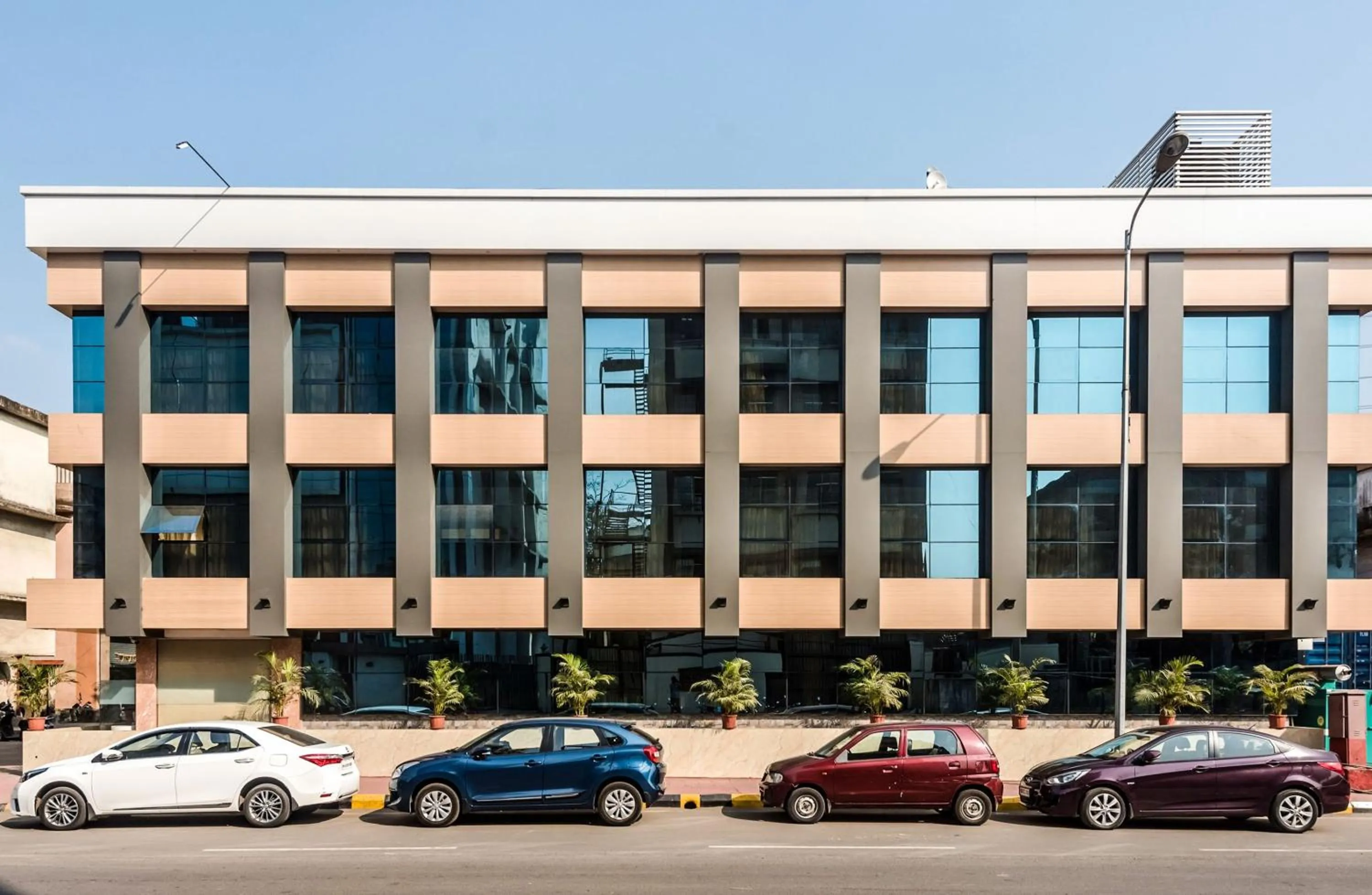 Facade/entrance in Capital O Hotel Konar Inn