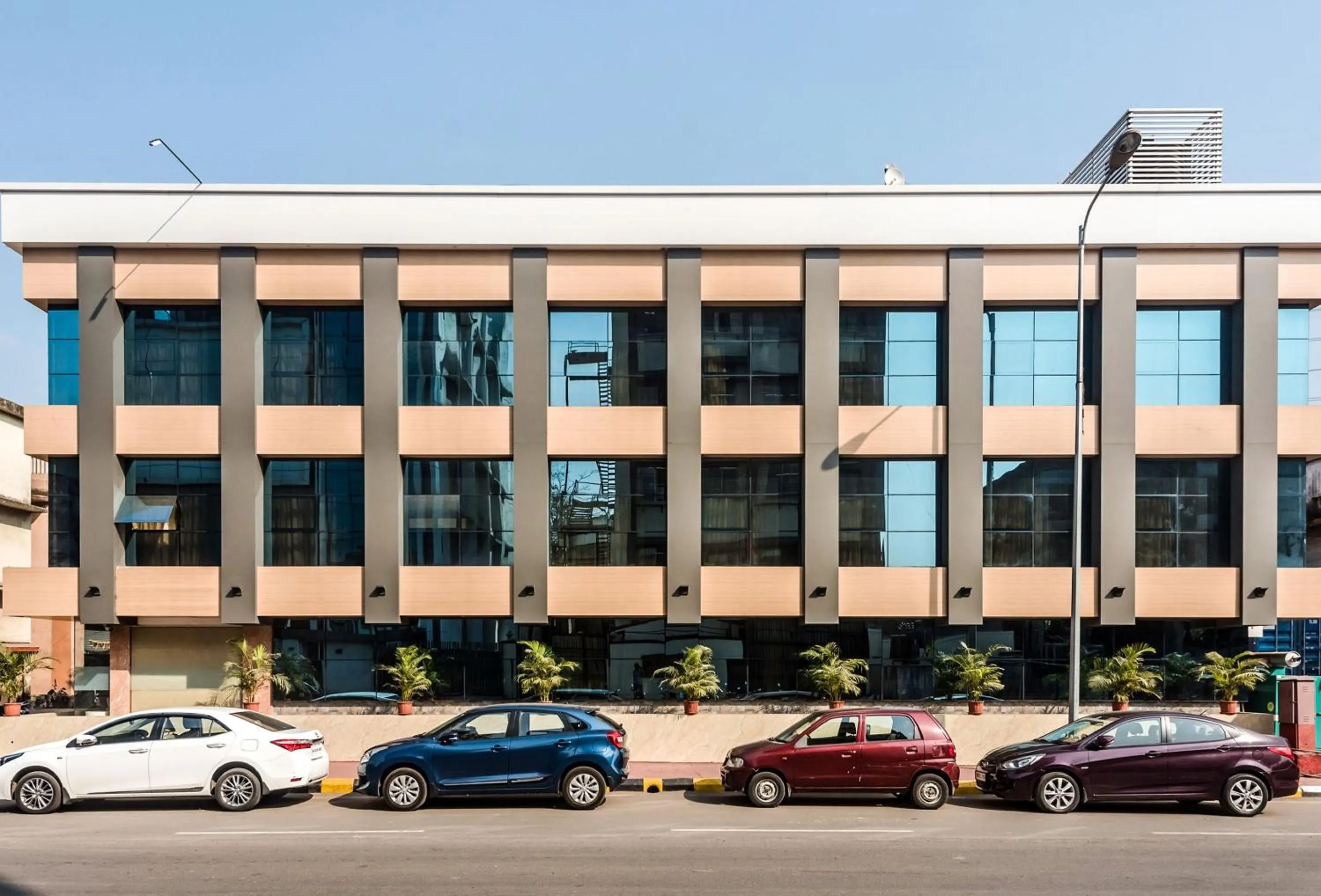 Facade/entrance in Capital O Hotel Konar Inn