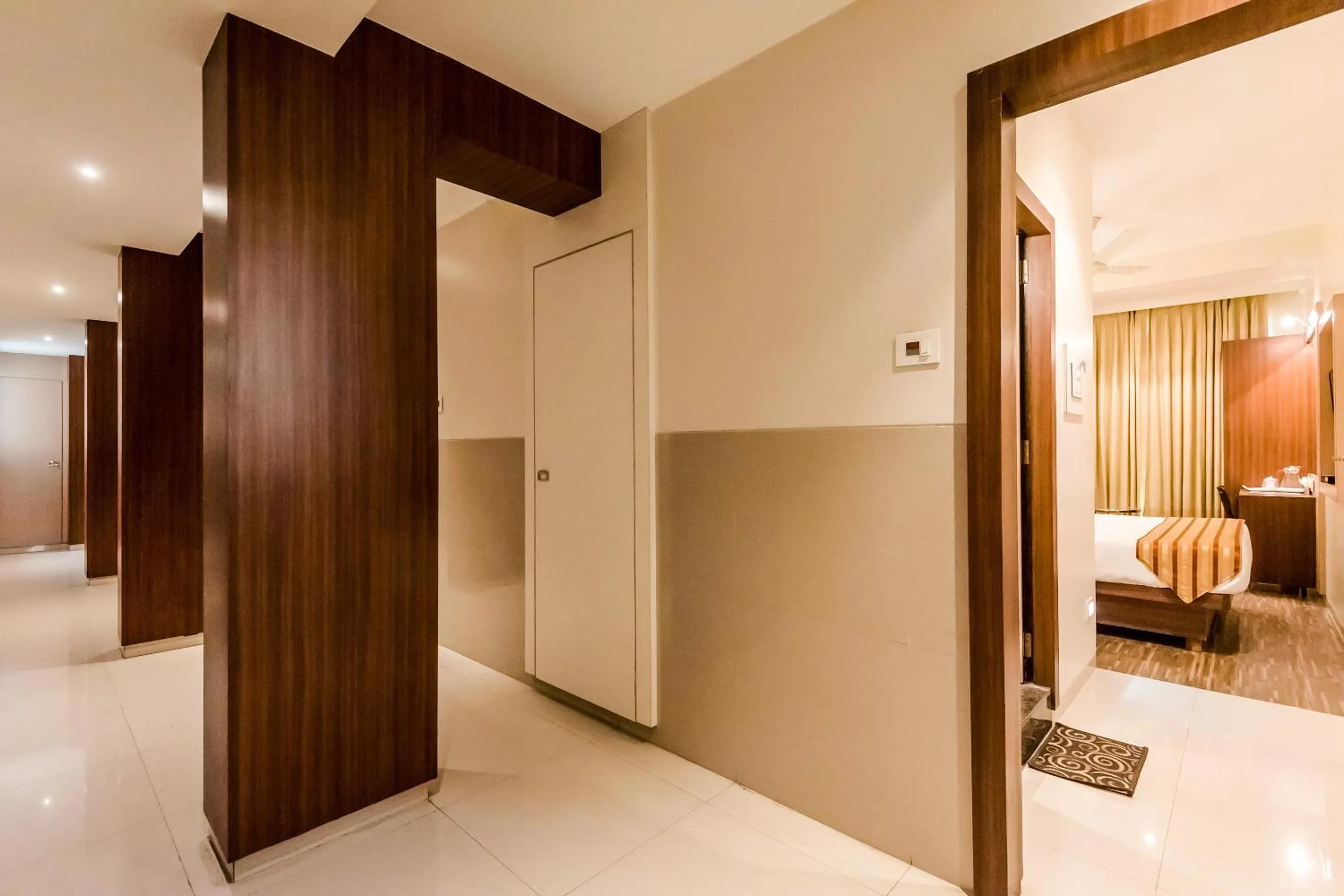 Lobby or reception in Capital O Hotel Konar Inn