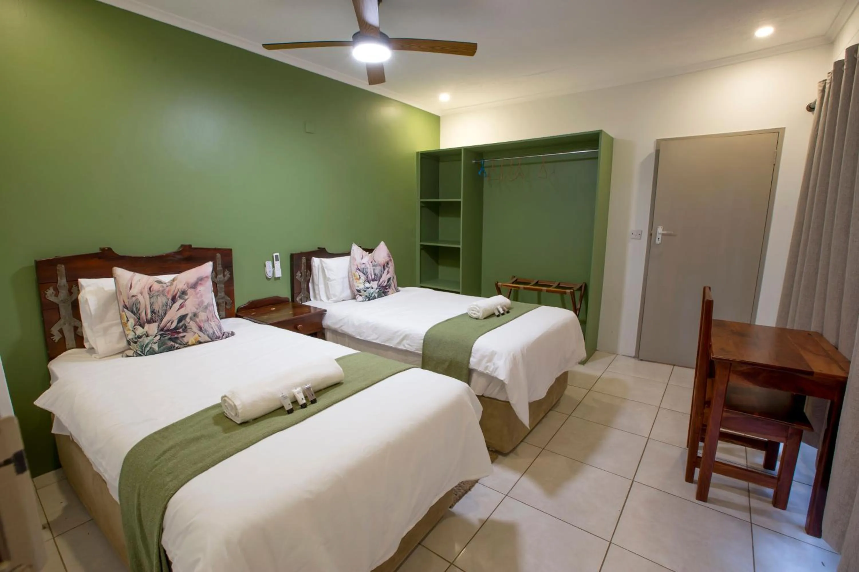 Bedroom, Bed in Livingstone Lodge