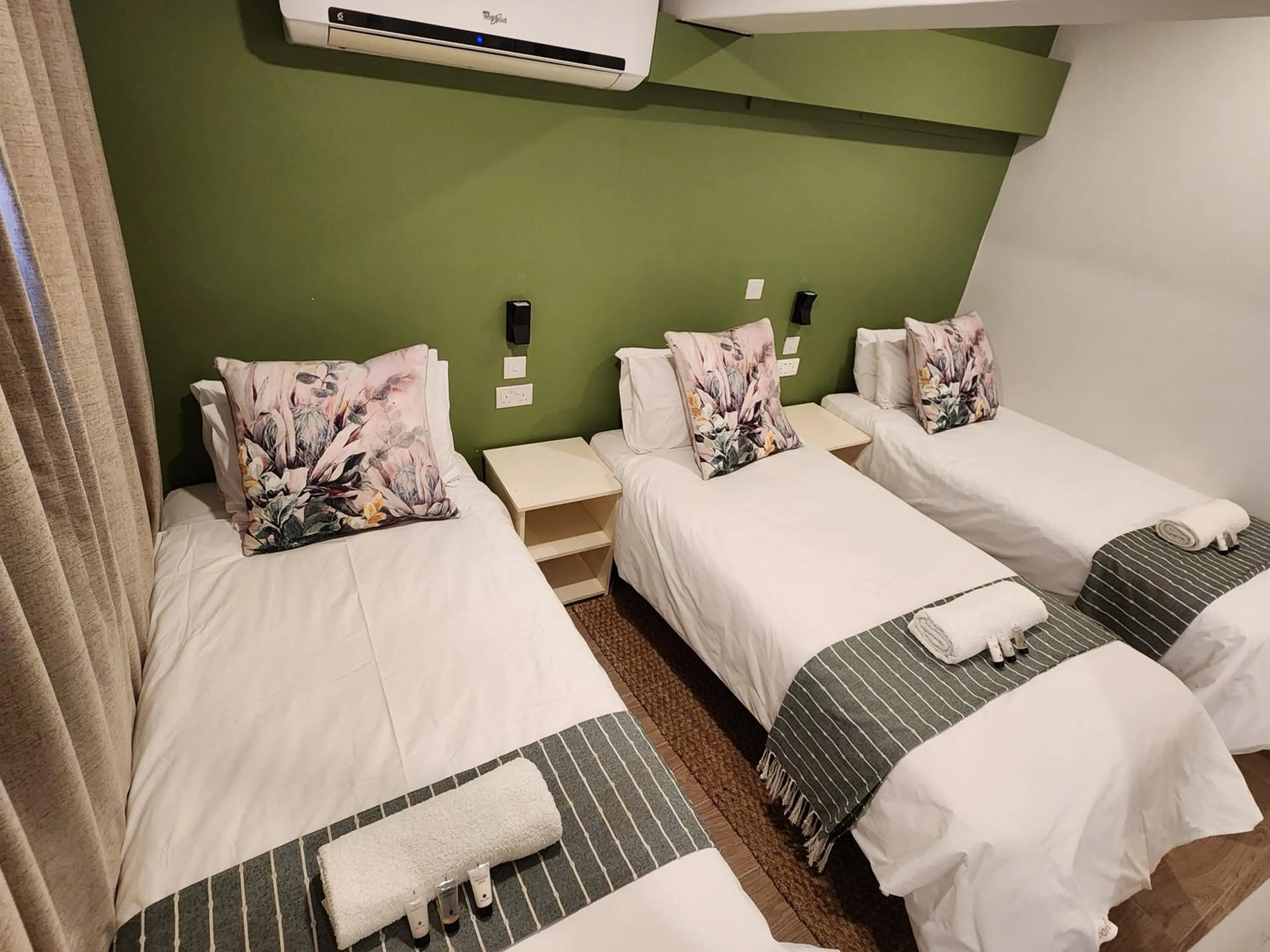 Bedroom, Bed in Livingstone Lodge