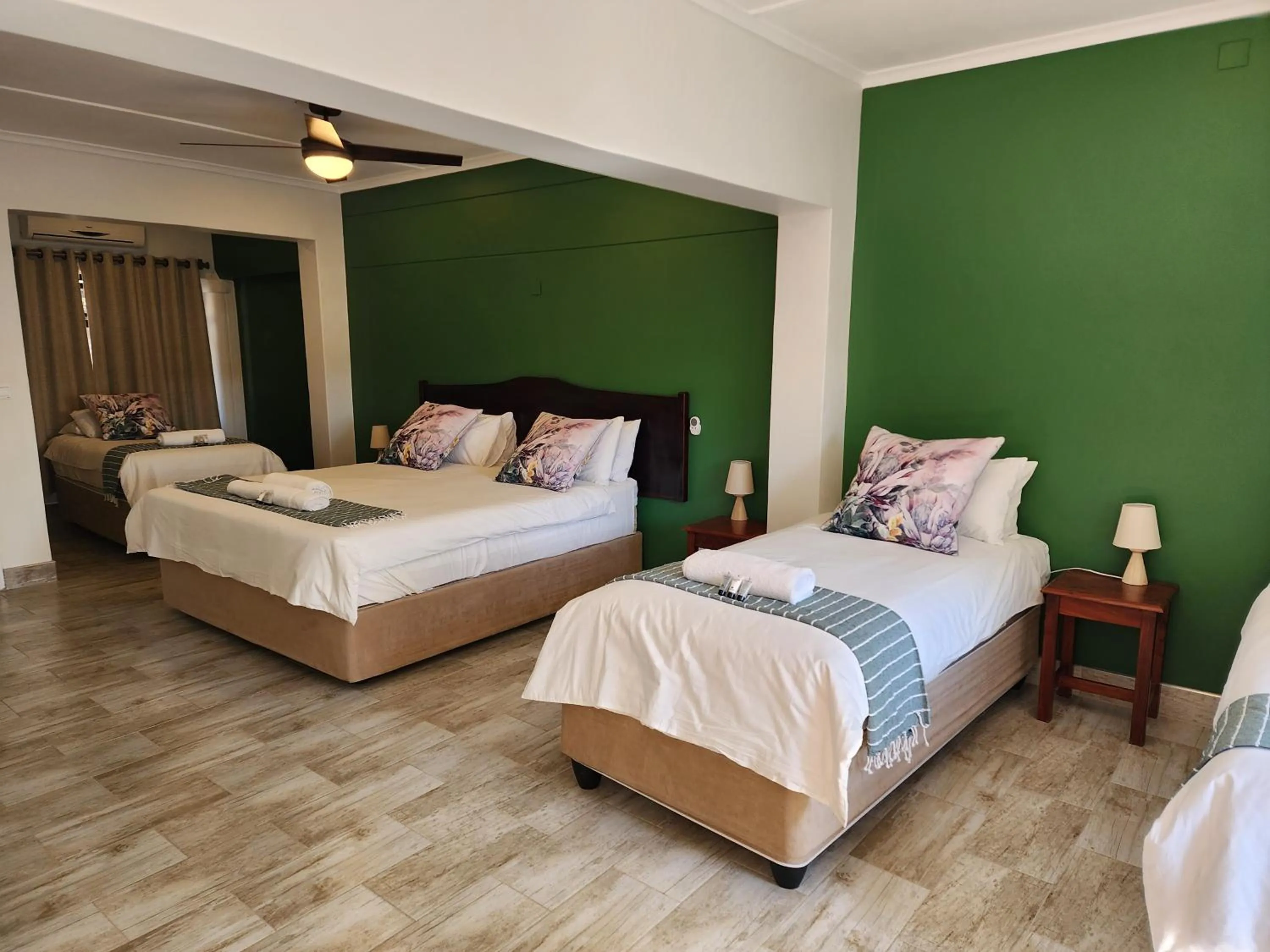 Bedroom, Bed in Livingstone Lodge