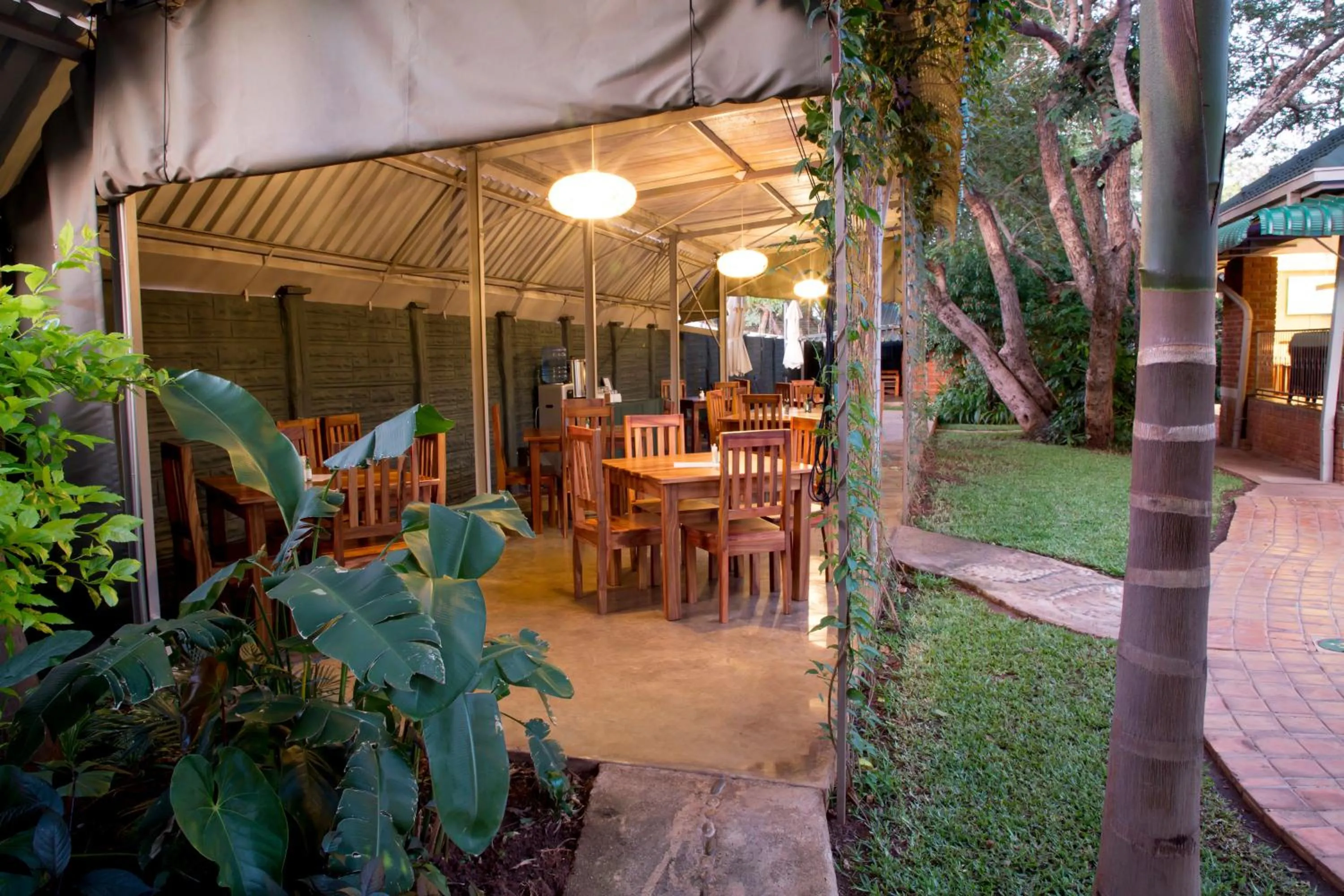 Restaurant/places to eat in Livingstone Lodge