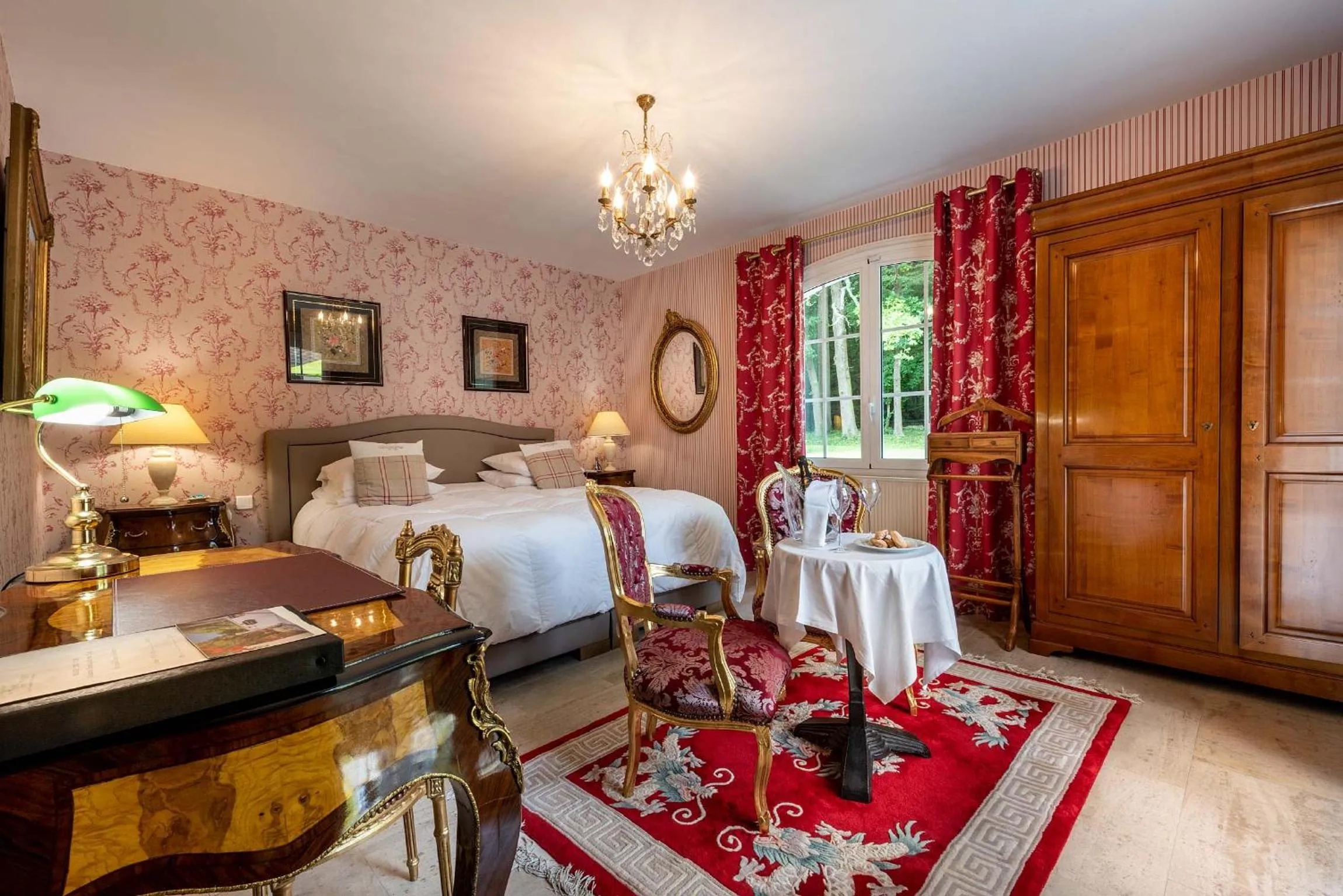 Photo of the whole room, Bed in Domaine du Bois des Anges